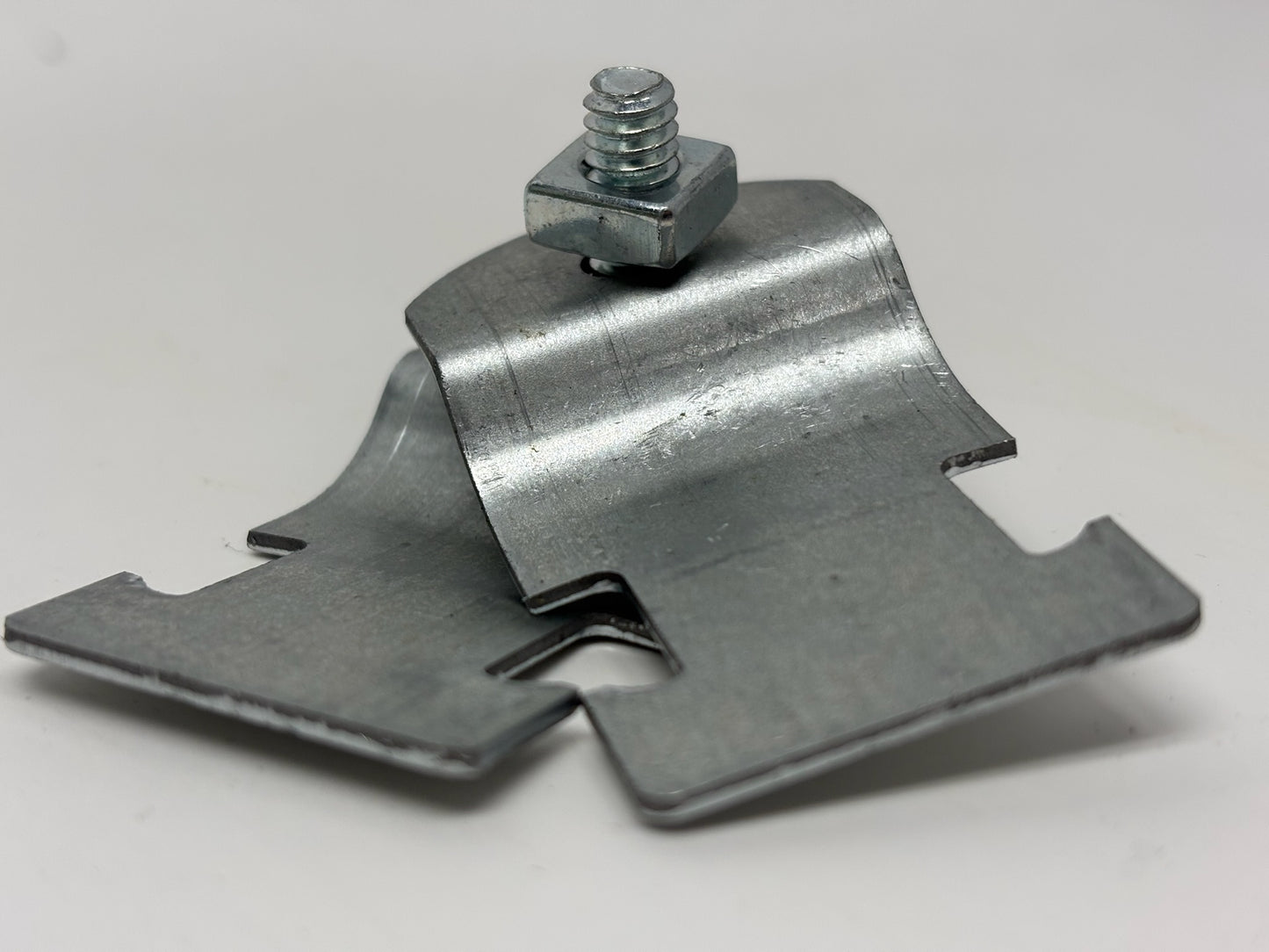 83 PK Eaton B‑Line B2008PAZN ½″ Conduit/Pipe Clamps, Zinc‑Plated Steel