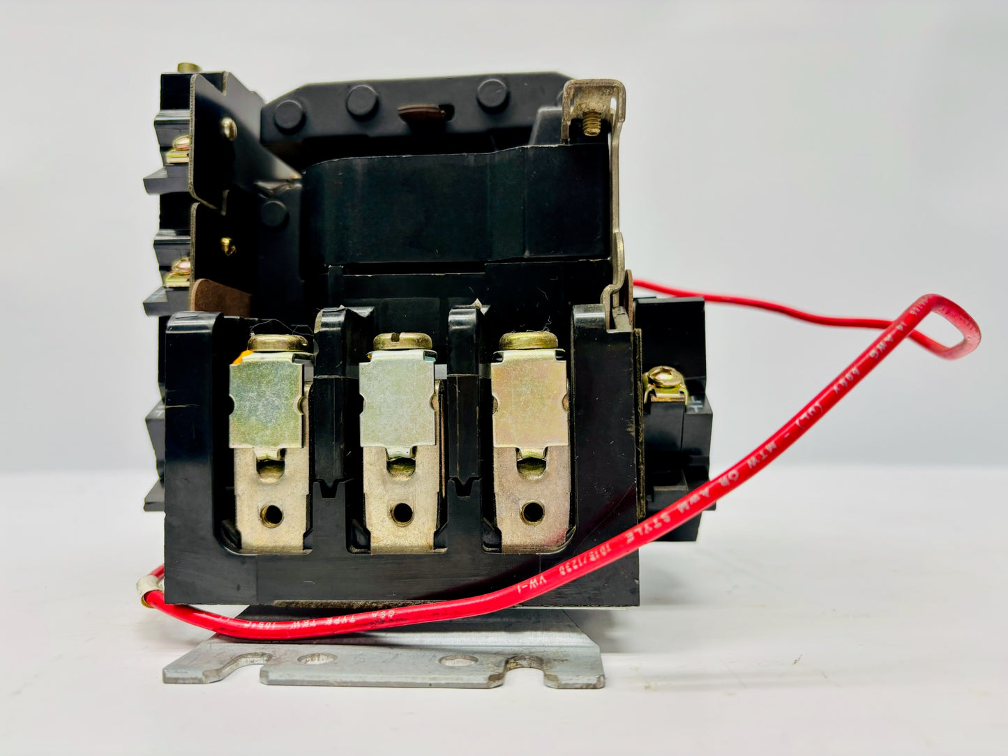 GE CR30500AADH Magnetic Motor Starter with CR305X146C Surge Suppressor