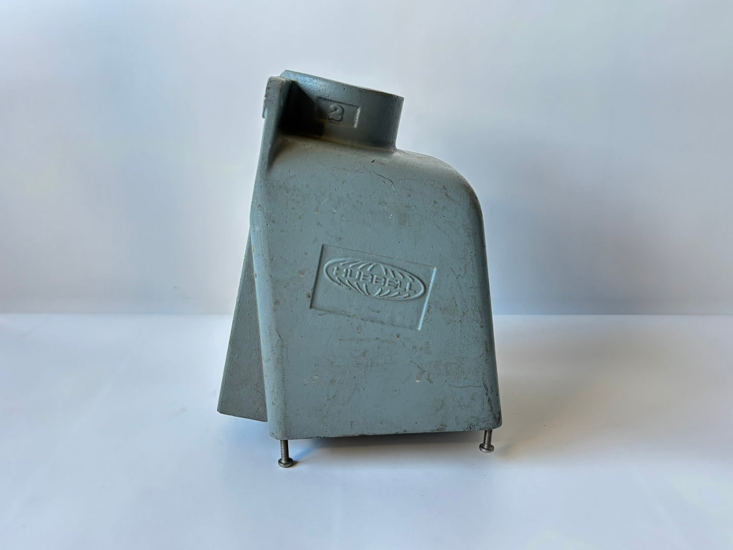Hubbell BB1002W Back Box, 2" Hub, 100A, 15° Angle, Aluminum