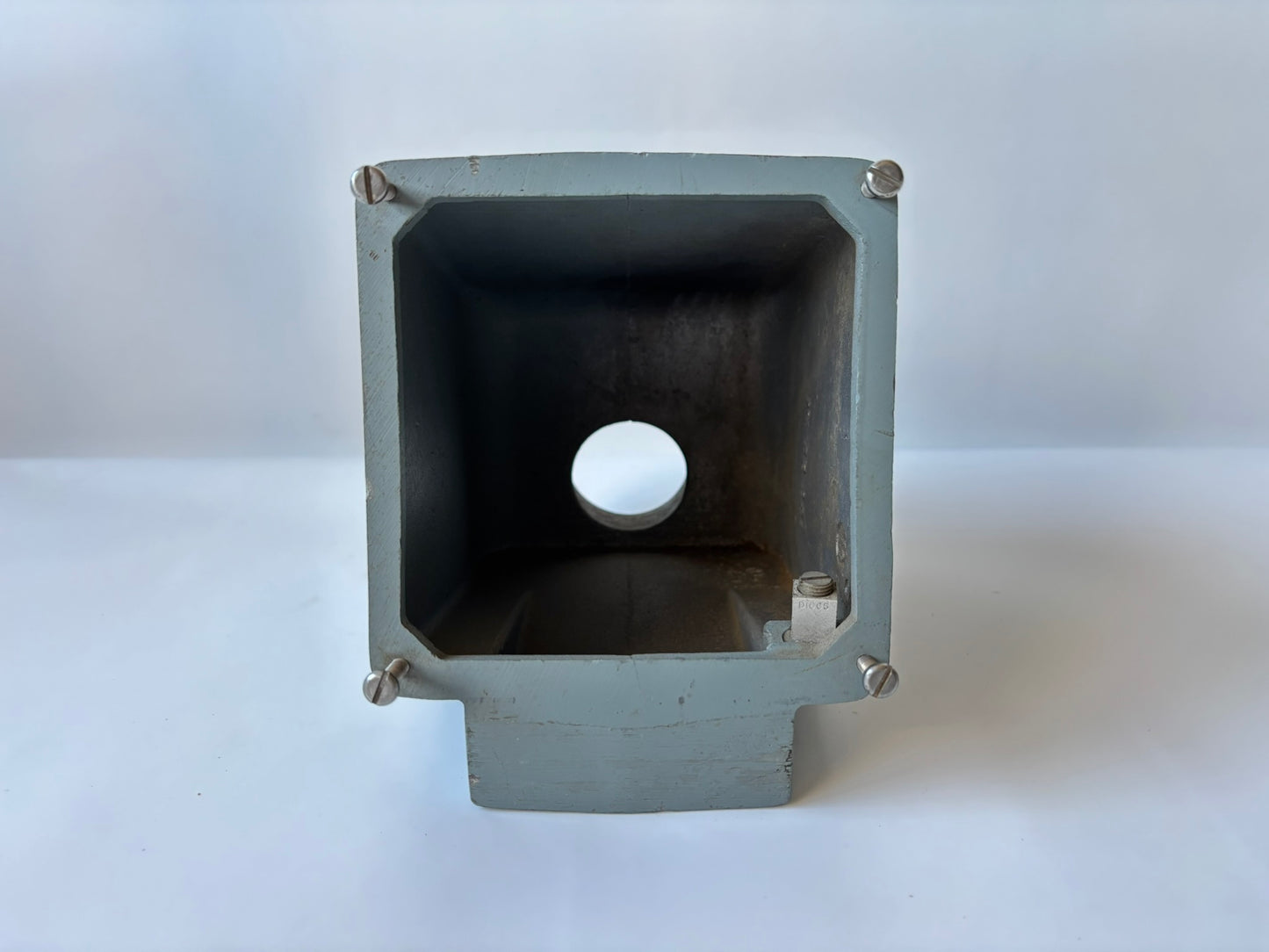 Hubbell BB1002W Back Box, 2" Hub, 100A, 15° Angle, Aluminum