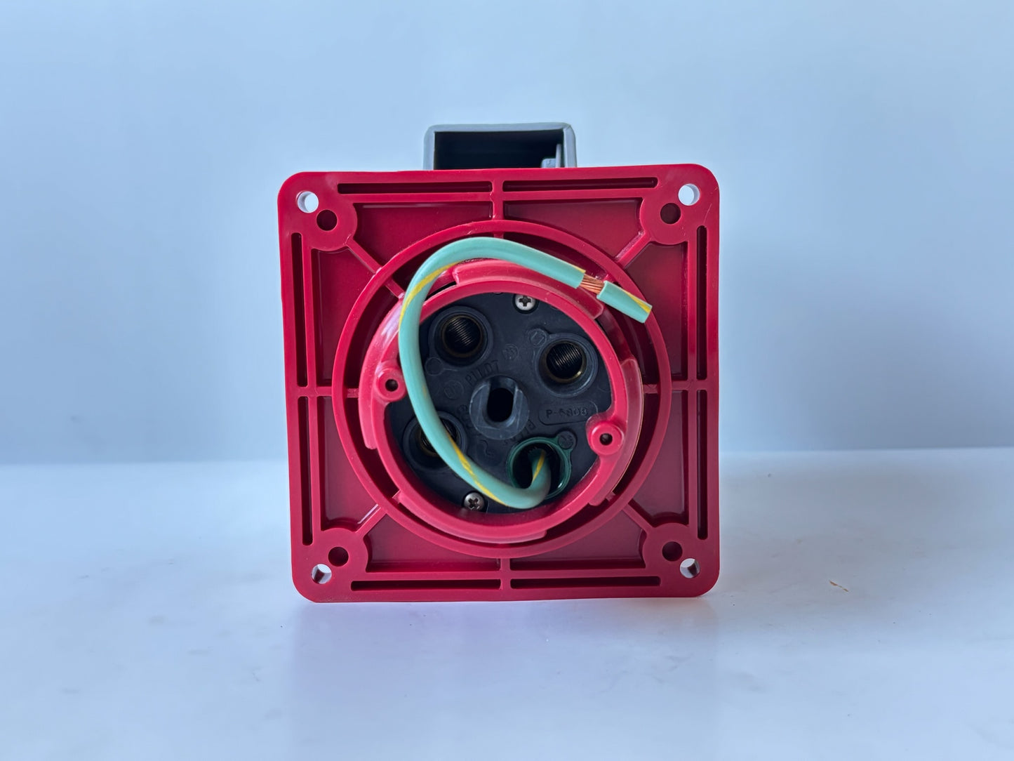 Hubbell HBL460R7W 60 A, 3‑Phase Delta, 480 V Watertight Receptacle