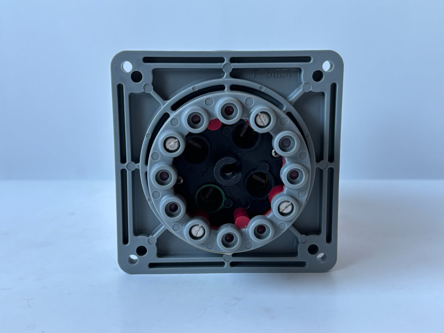 Hubbell HBL460B7W 60A 480V 3‑Phase Watertight Inlet