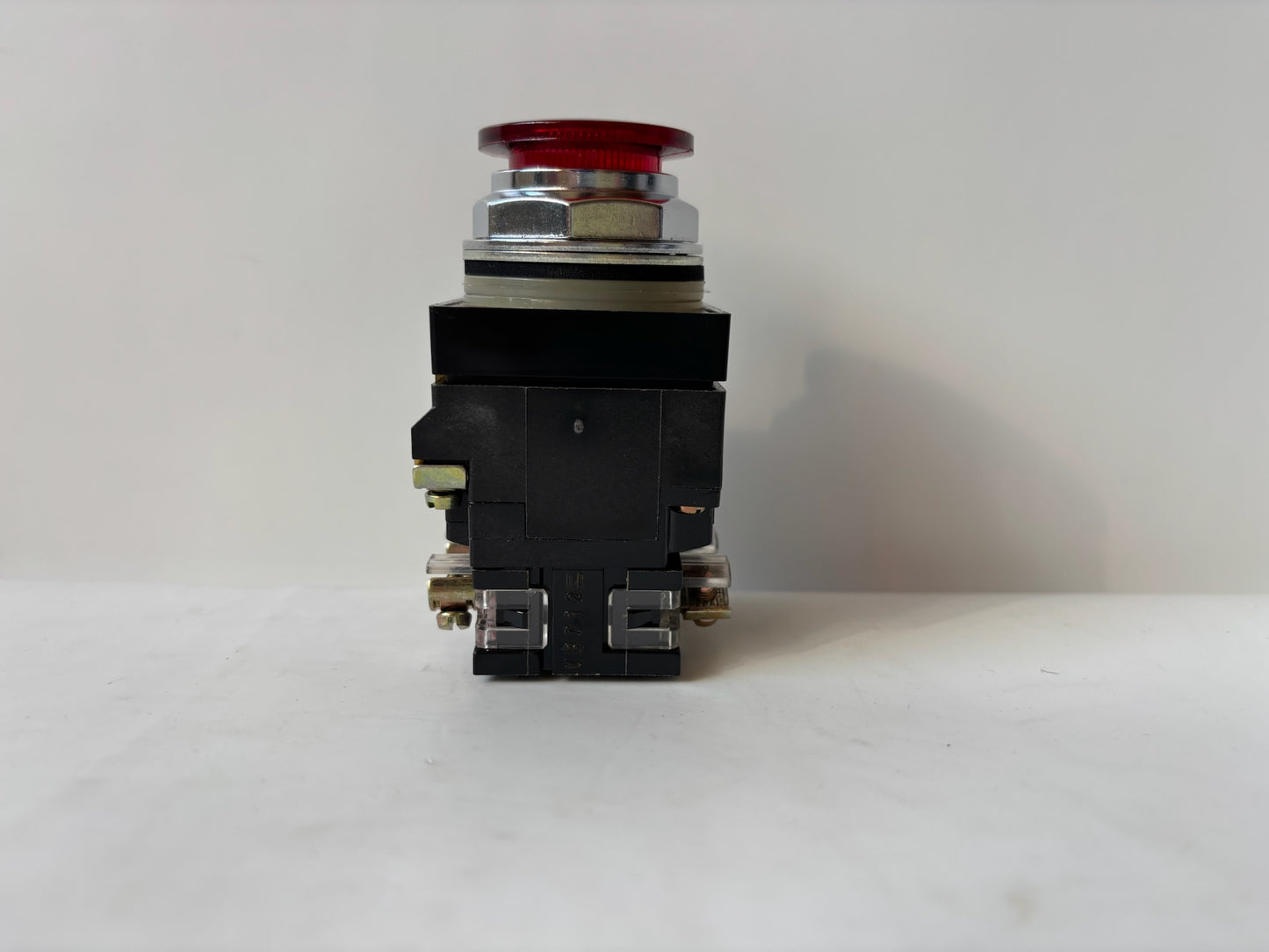 GE CR104PBL11R5C8 Illum Push Button Full 35mm Red Lens Mushroom Head