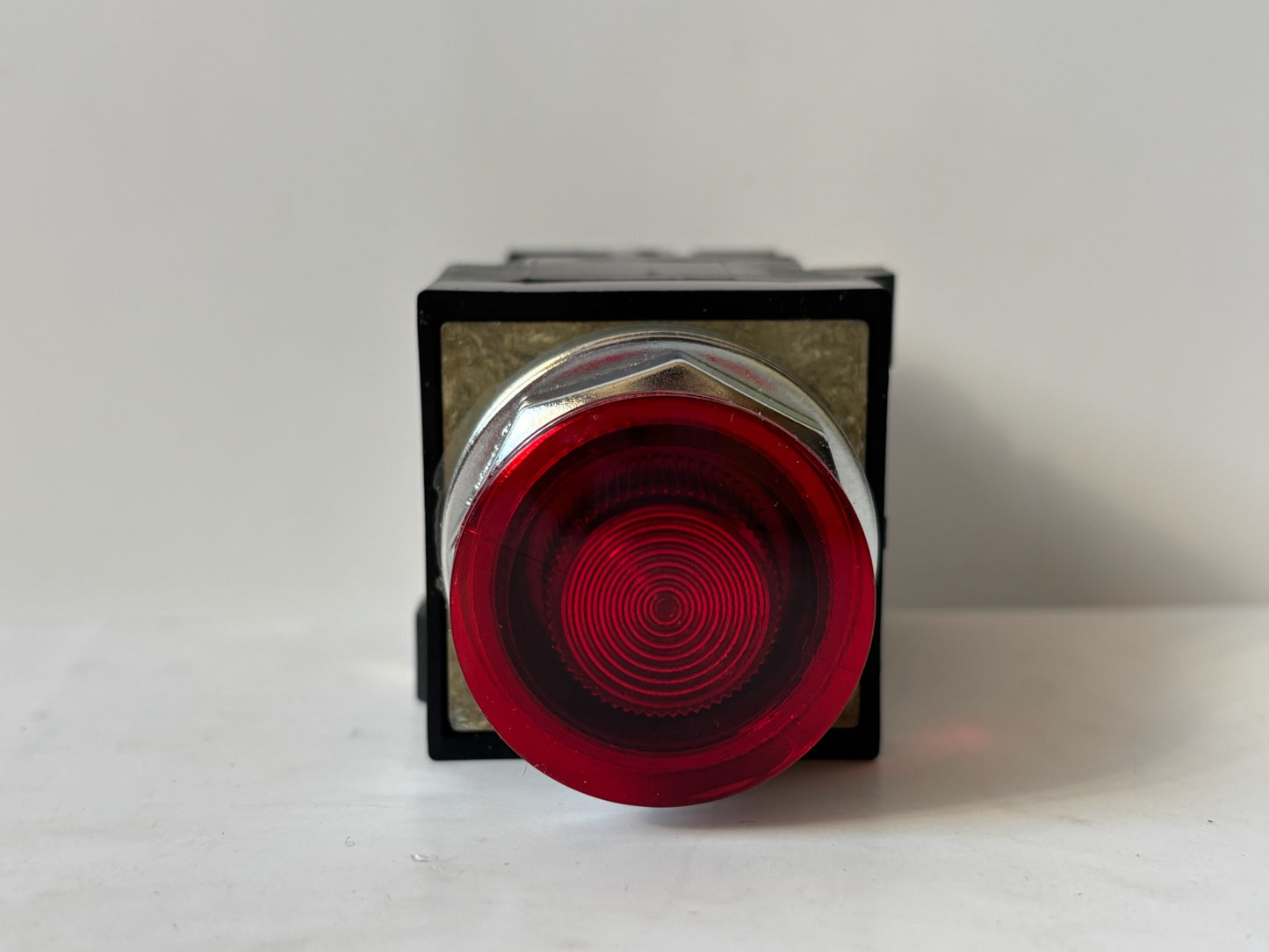 GE CR104PBL11R5C8 Illum Push Button Full 35mm Red Lens Mushroom Head