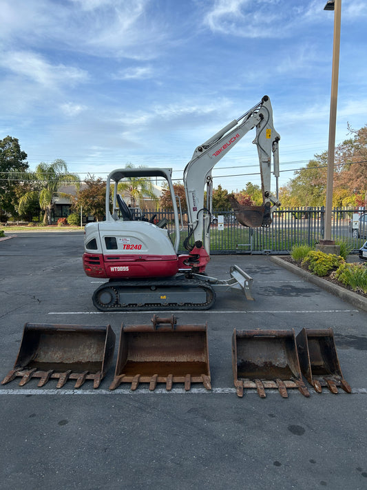 2019 TAKEUCHI TB240 Compact Hydraulic Excavator Includes 5 attachments