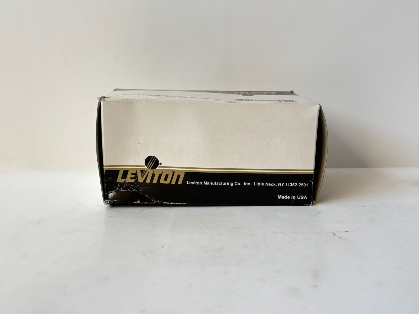 Leviton CS8364C 50A 250V 3-Phase Locking Connector, 3P4W, IP20