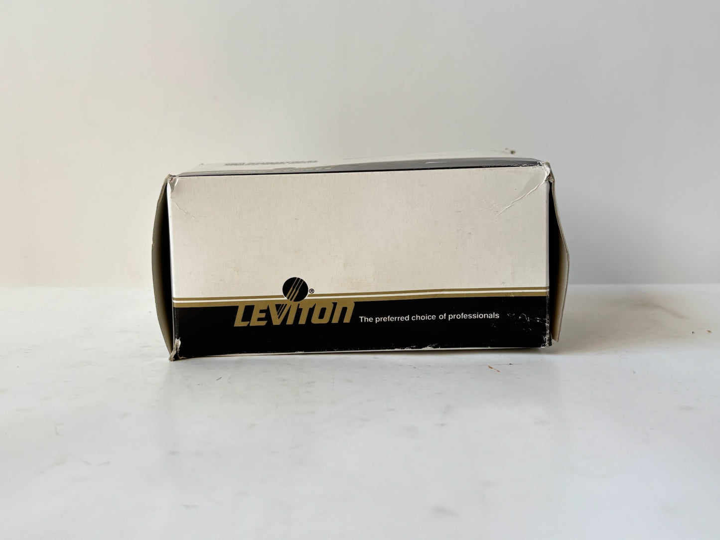 Leviton CS8364C 50A 250V 3-Phase Locking Connector, 3P4W, IP20