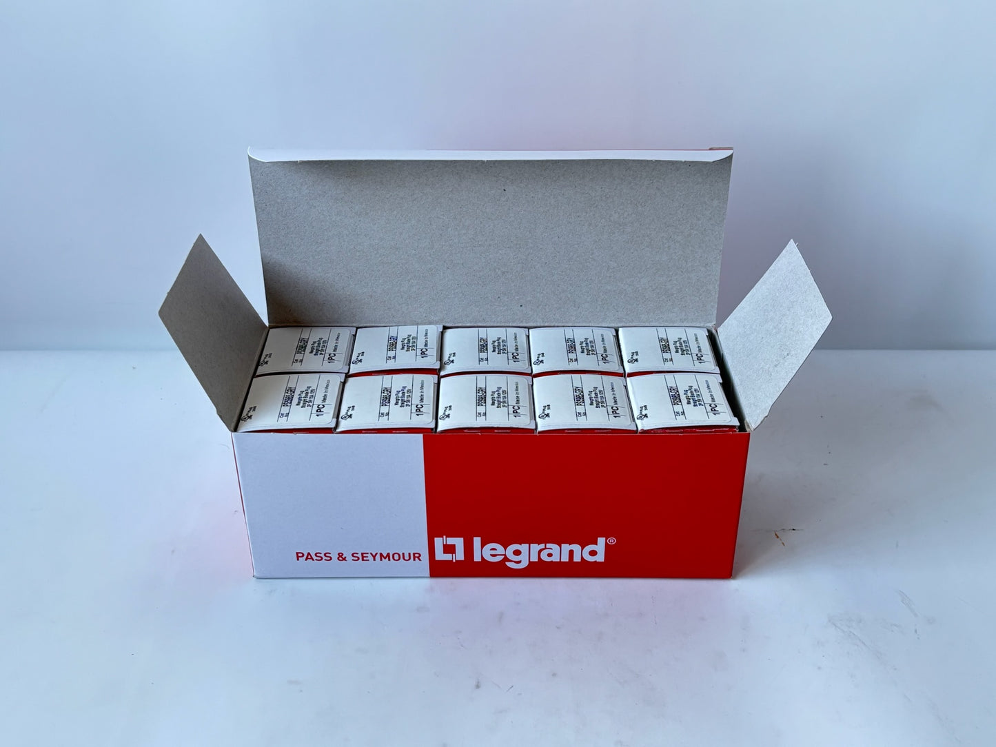 10 PK Legrand PS5965-GRY MaxGrip M3 Plug 15A 125V 2P3W Straight Blade, Gray