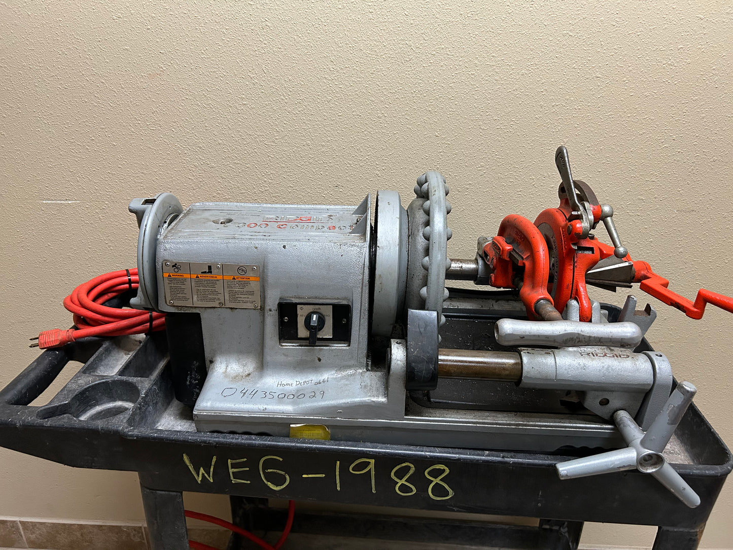 Ridgid 300 Compact Threading Machine, 1/2 to 2in NPT with Rubbermaid Cart