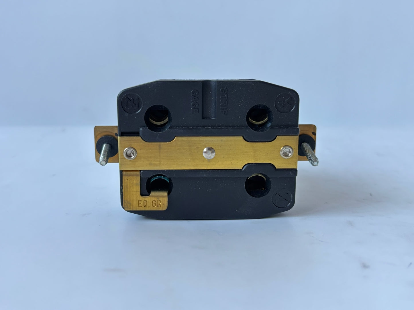 Leviton CS8369 50A 250V 3‑Phase Locking Receptacle (Flush‑Mount)