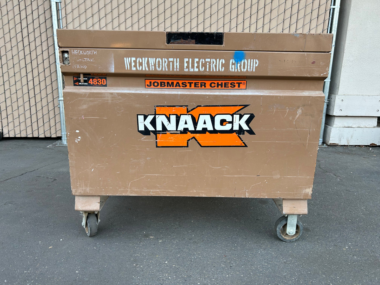 KNAACK Jobmaster Heavy-Duty Jobsite Steel Chest (4830) Tan Corrosion Resistant