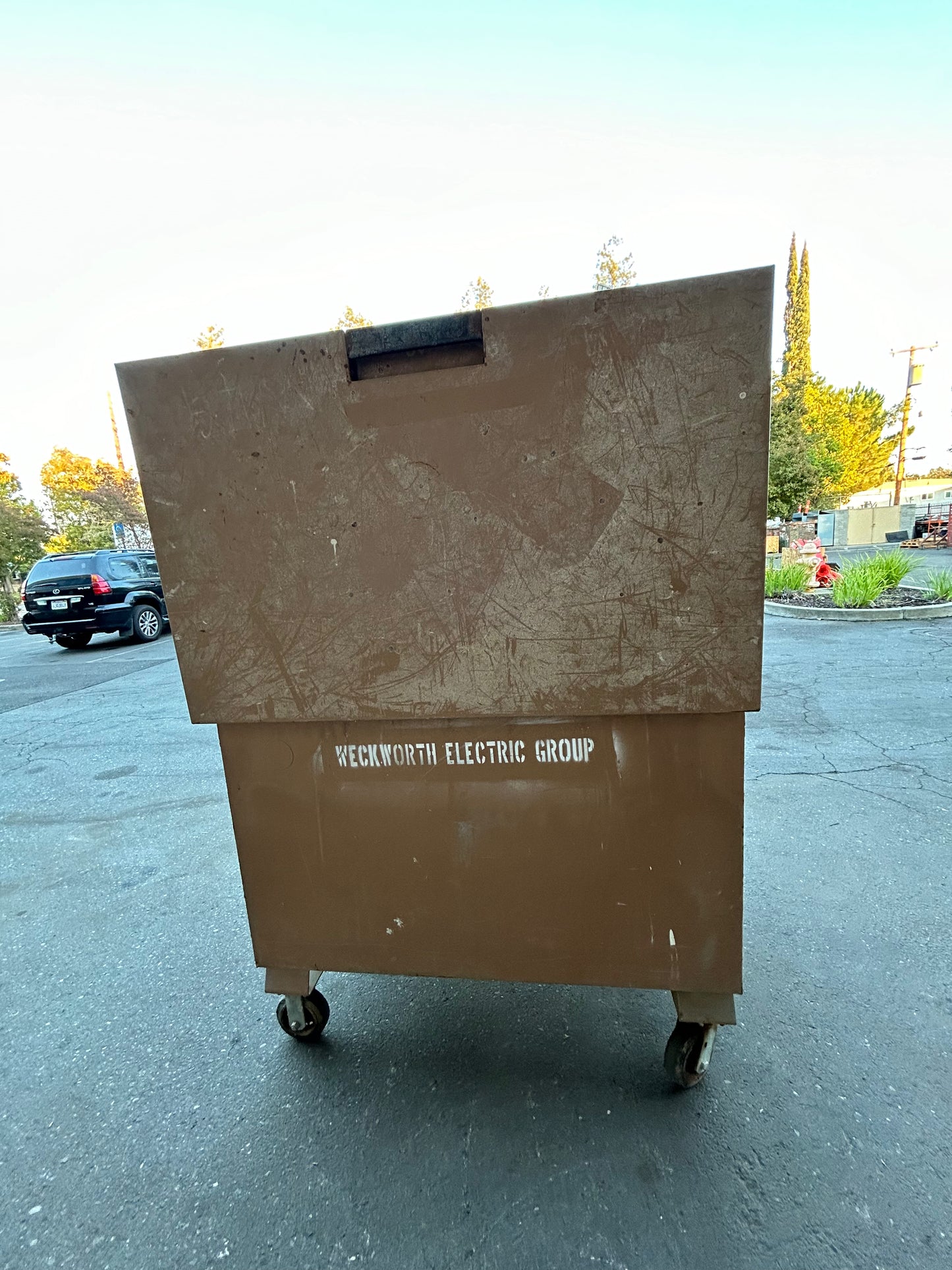 KNAACK Jobmaster Heavy-Duty Jobsite Steel Chest (4830) Tan Corrosion Resistant