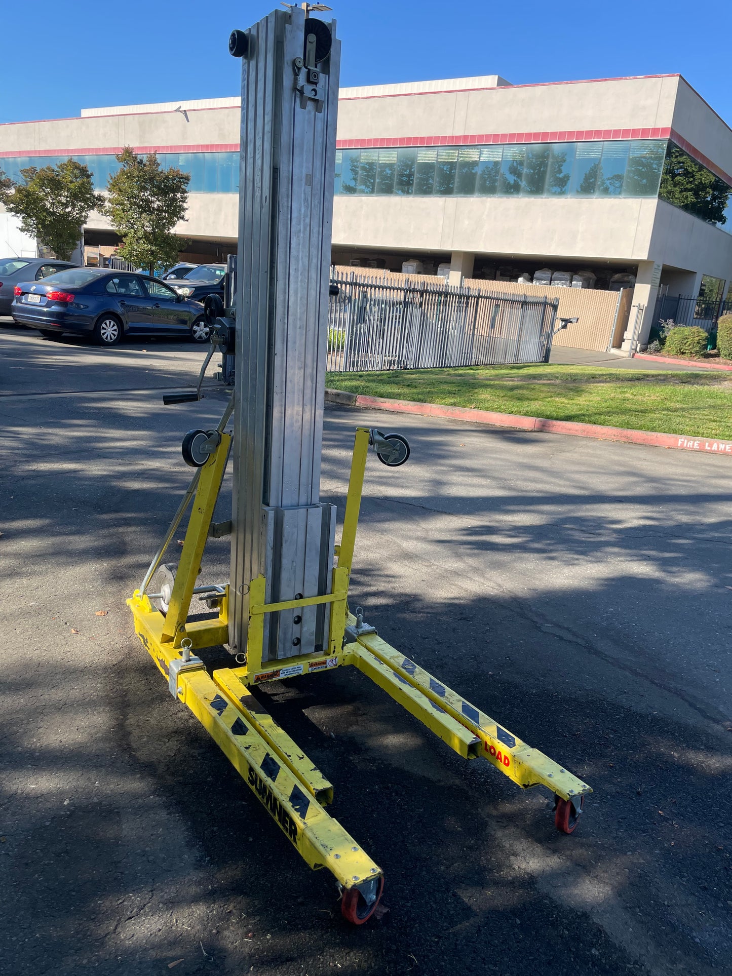 SUMNER  MFG. (22828) Contractor Lift 24FT 650 Pounds Capacity