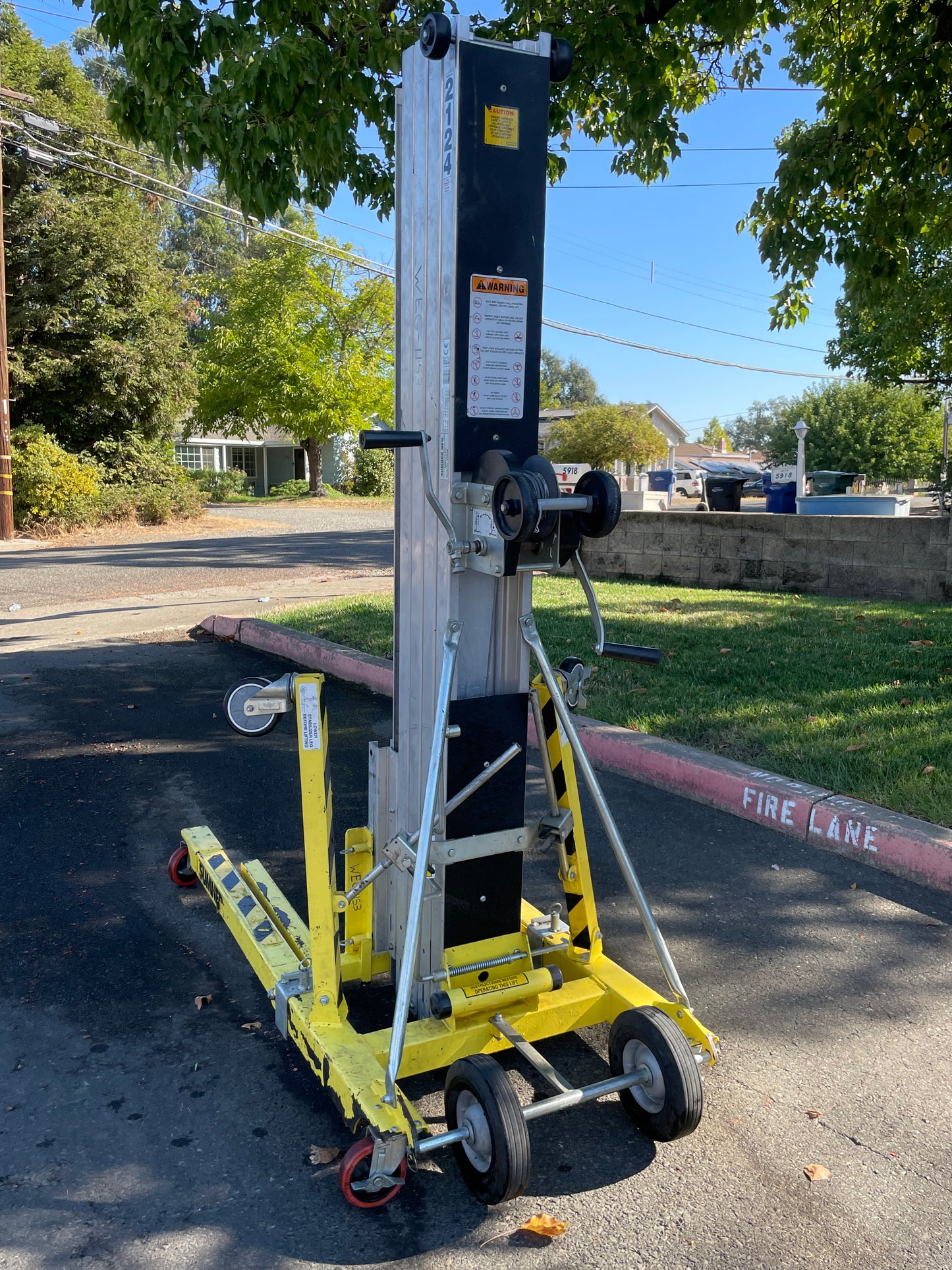 SUMNER  MFG. (22828) Contractor Lift 24FT 650 Pounds Capacity