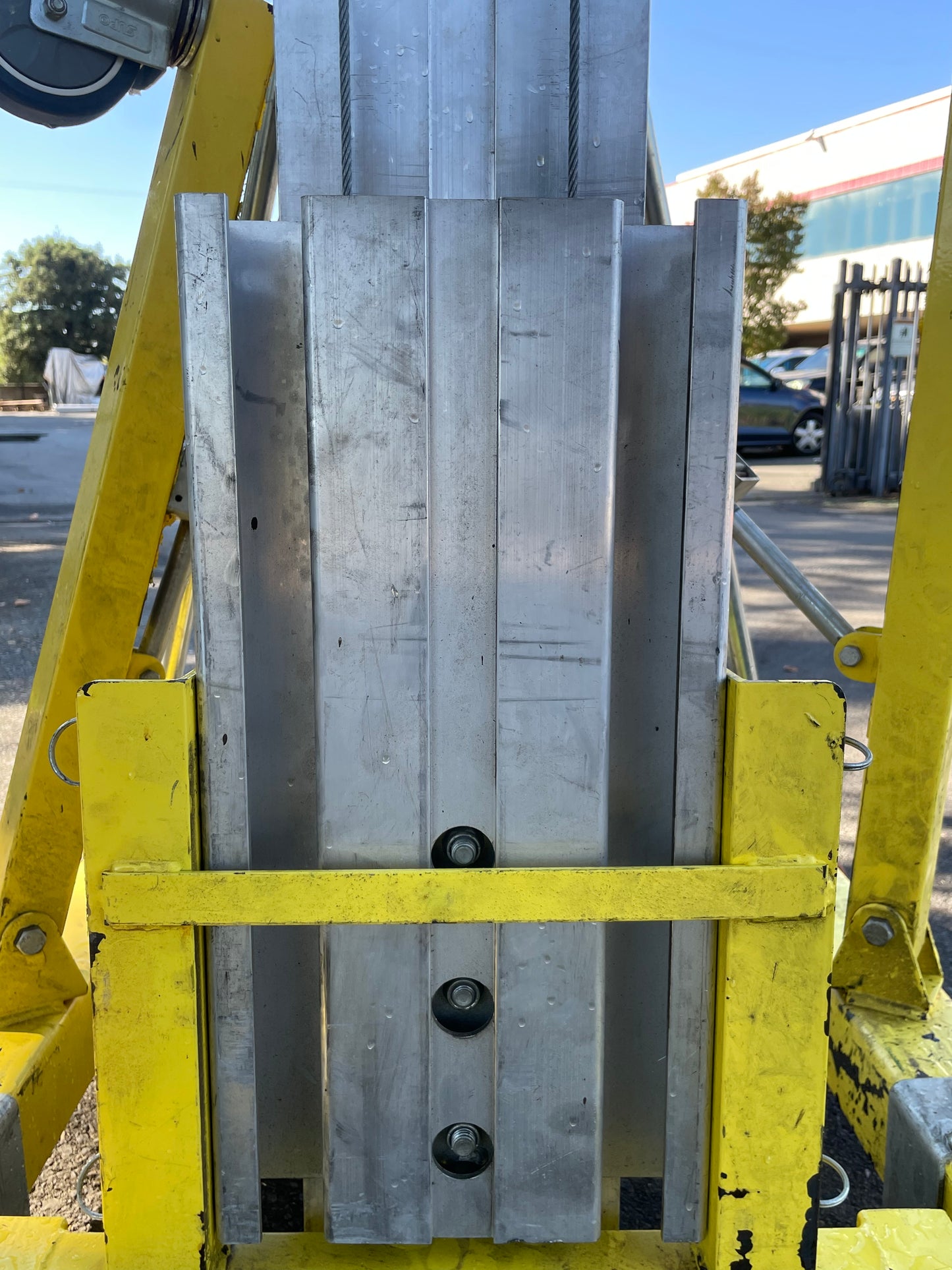 SUMNER  MFG. (22828) Contractor Lift 24FT 650 Pounds Capacity