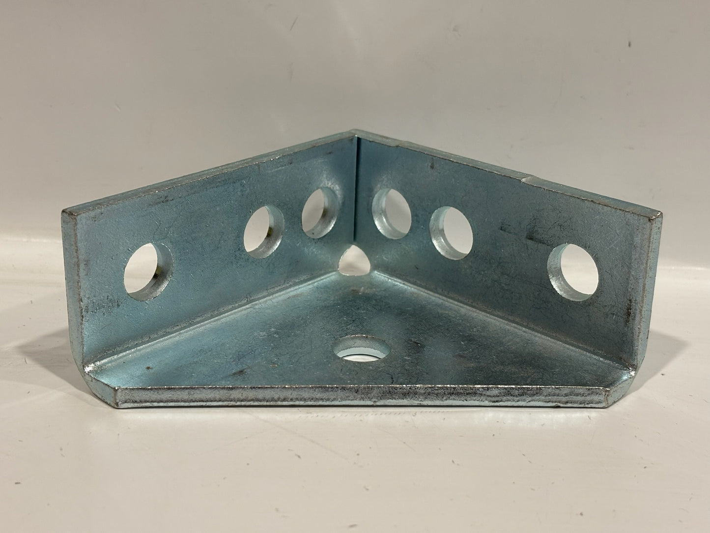 10 PK Nvent Caddy L23U0000EG 3-3-1 Hole Corner Gusset Electrogalvanized