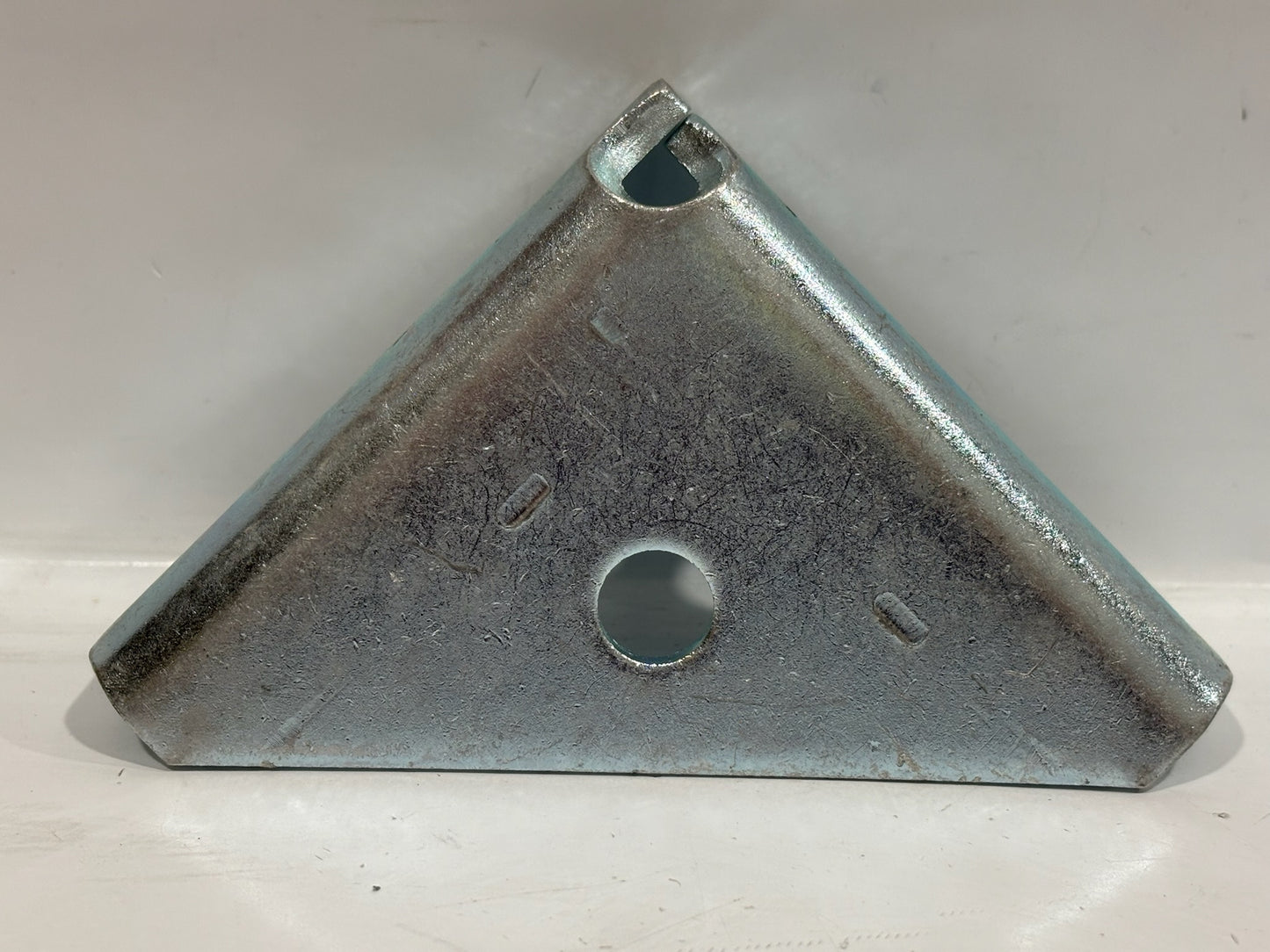 10 PK Nvent Caddy L23U0000EG 3-3-1 Hole Corner Gusset Electrogalvanized