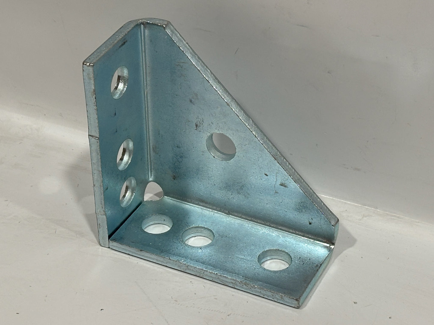 10 PK Nvent Caddy L23U0000EG 3-3-1 Hole Corner Gusset Electrogalvanized
