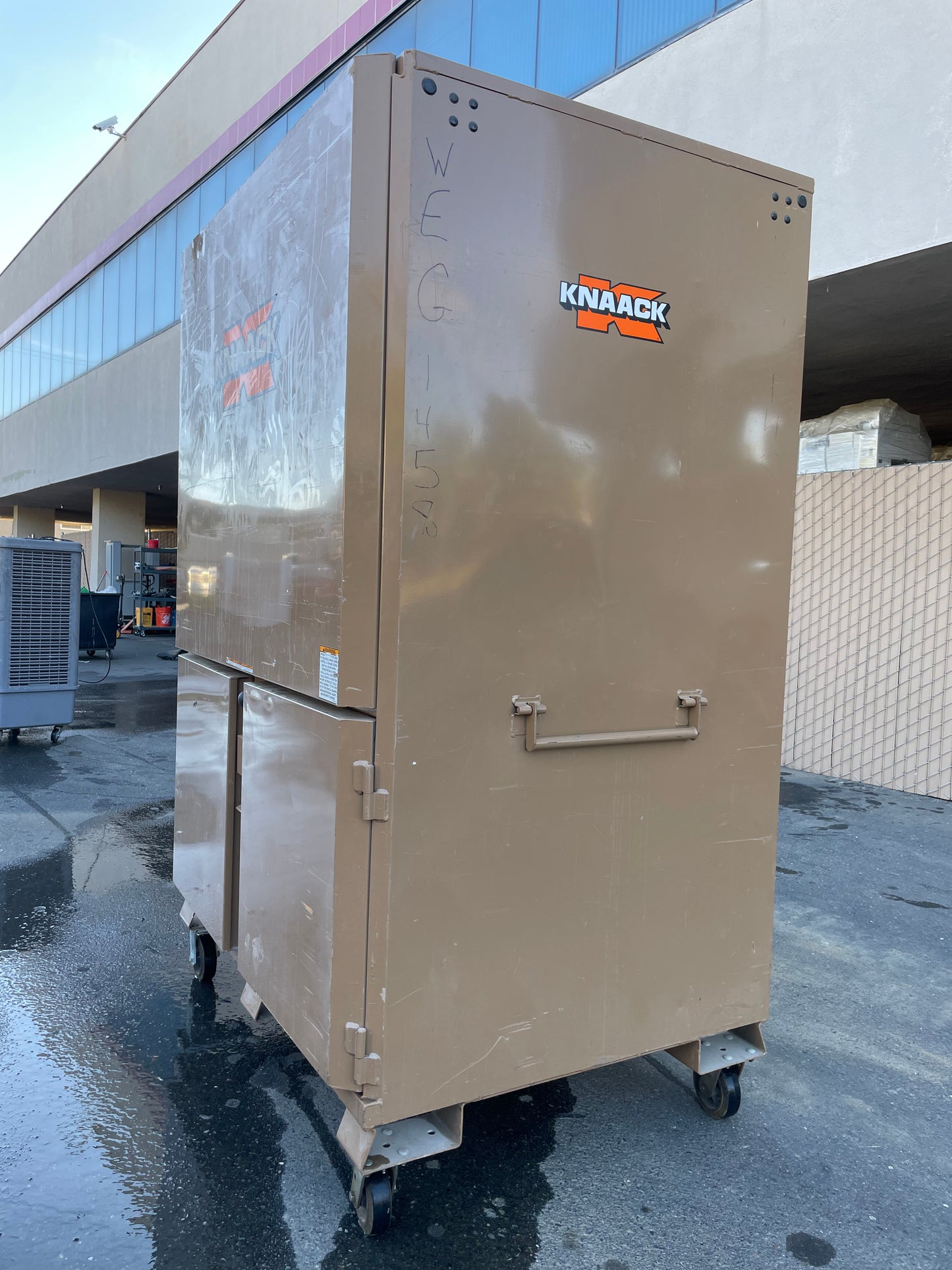 KNAACK Metal Box (119-02) Jobsite Field Office, Tan, 60" W x 44" D x 82-1/2" H