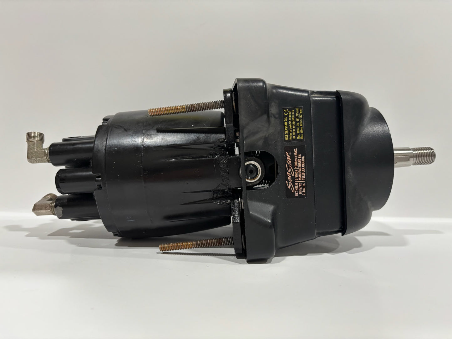 Used Teleflex SeaStar Hydraulic Steering Tilt Helm 2.4 cu.in. HH5742