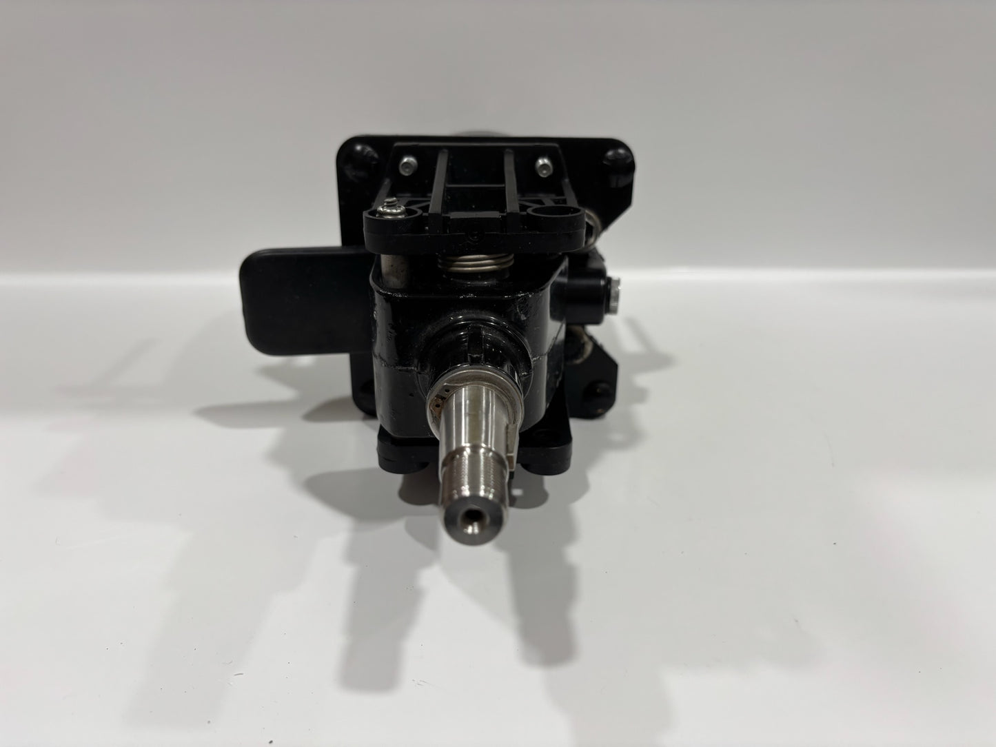 Used Teleflex SeaStar Hydraulic Steering Tilt Helm 2.4 cu.in. HH5742