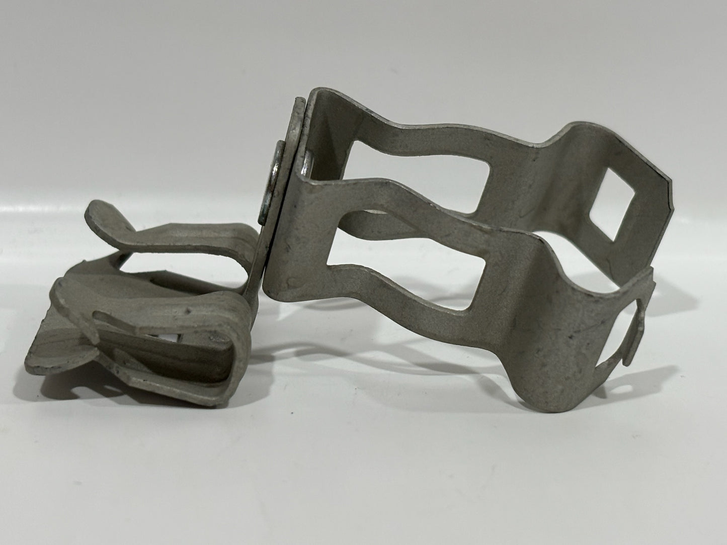 123 PK Erico Caddy 6M24SM Combination Conduit Side Mount For 3/8" EMT