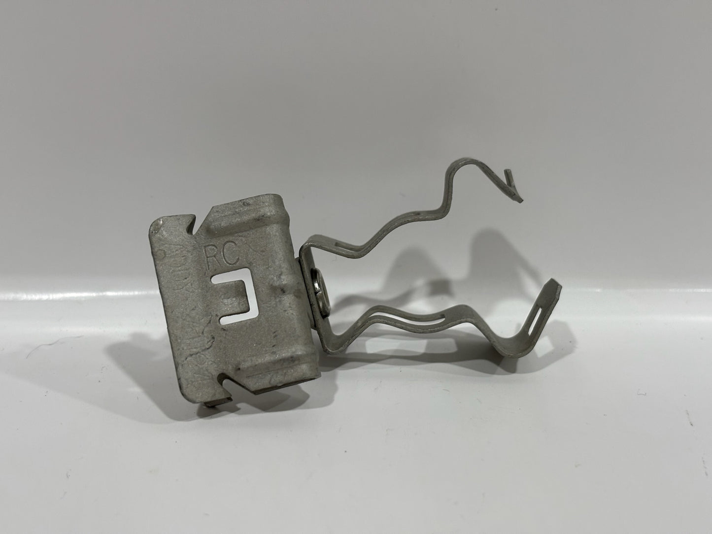 123 PK Erico Caddy 6M24SM Combination Conduit Side Mount For 3/8" EMT