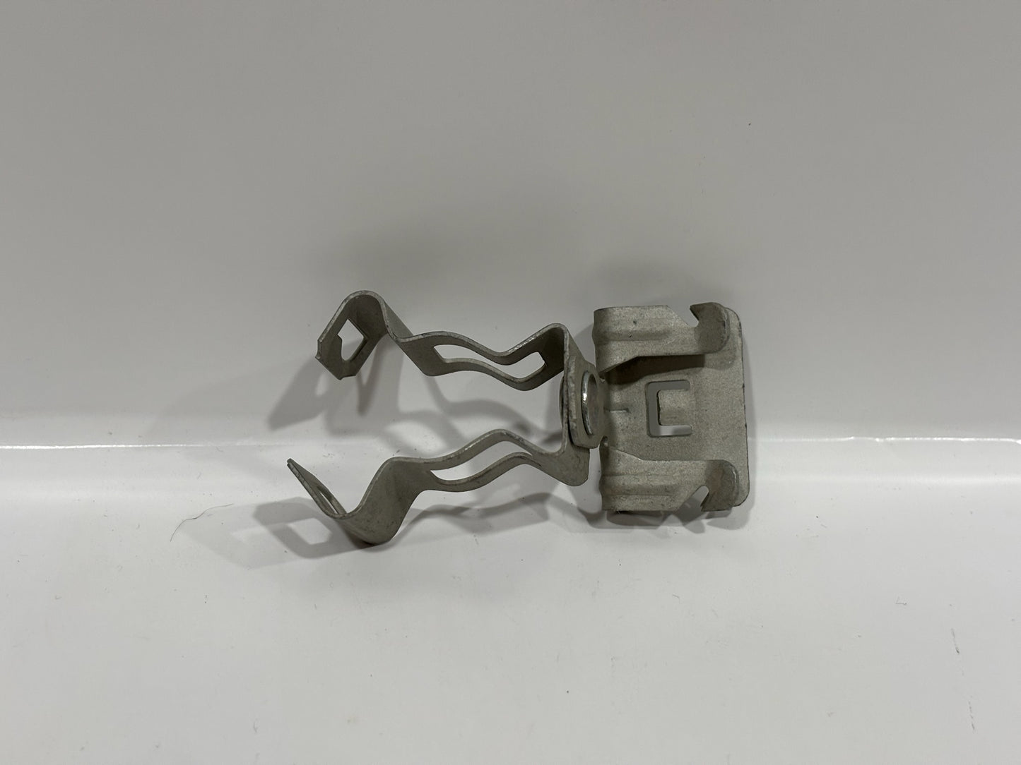 123 PK Erico Caddy 6M24SM Combination Conduit Side Mount For 3/8" EMT