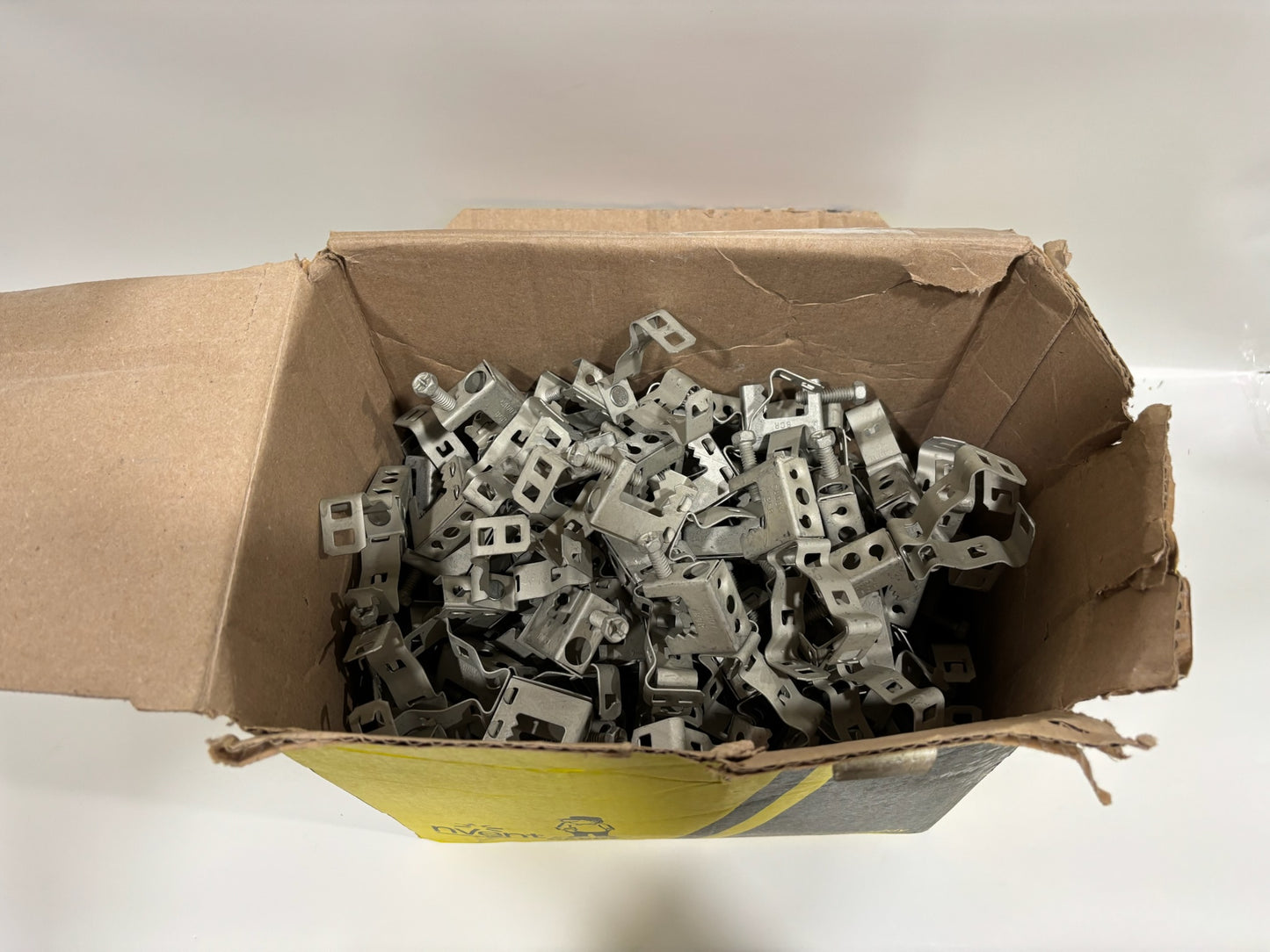 90PC nVent Caddy BC812M Beam Clamp For 1/2" or 3/4" EMT, RIG Conduit 1/16" 1/2"