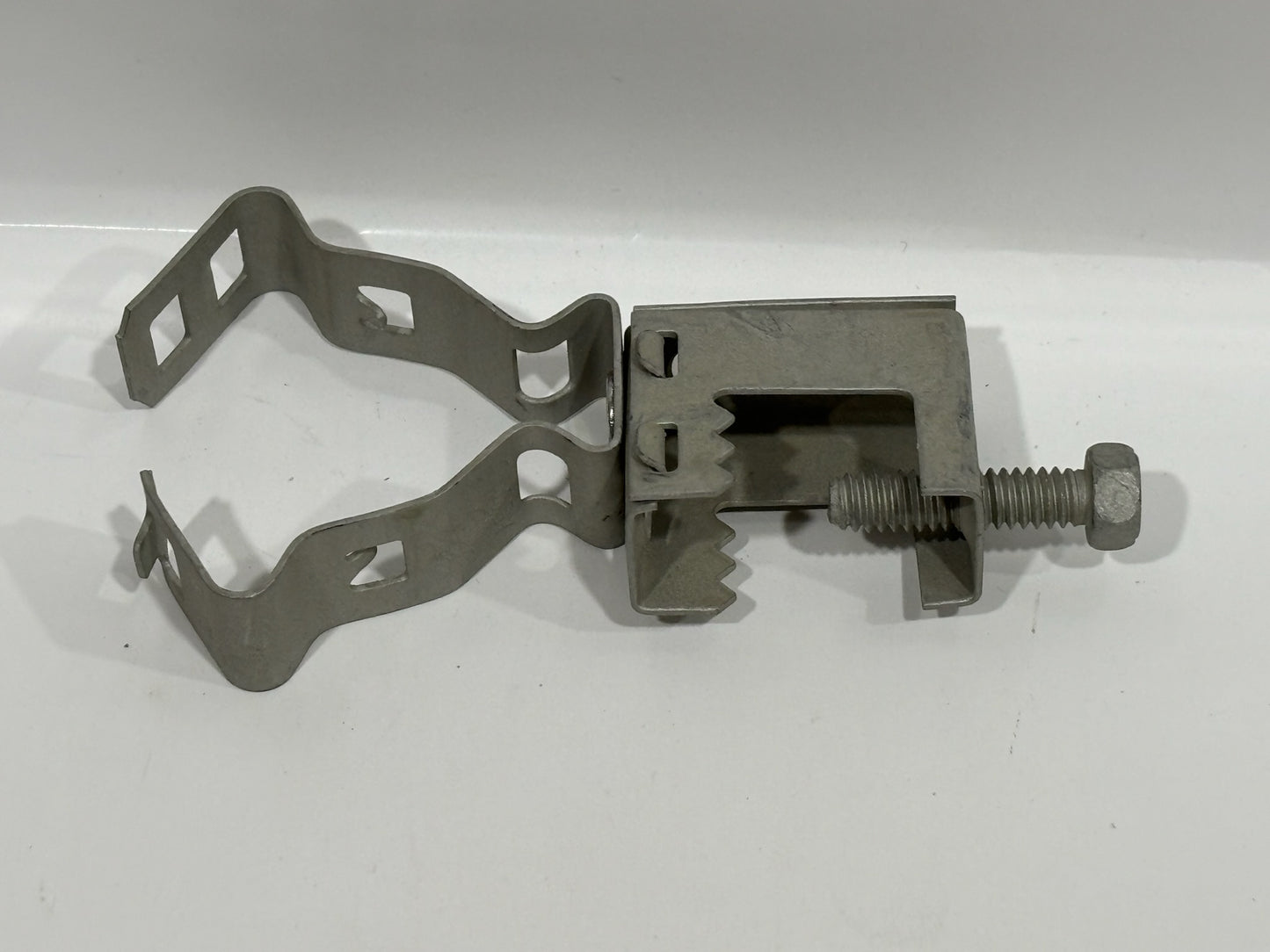 90PC nVent Caddy BC812M Beam Clamp For 1/2" or 3/4" EMT, RIG Conduit 1/16" 1/2"