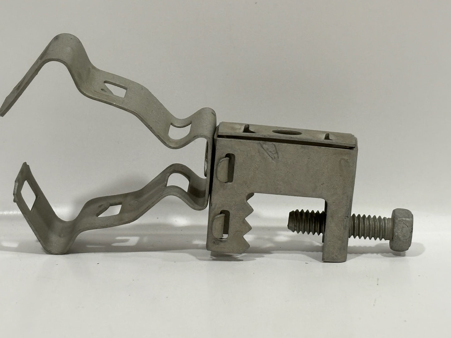 90PC nVent Caddy BC812M Beam Clamp For 1/2" or 3/4" EMT, RIG Conduit 1/16" 1/2"