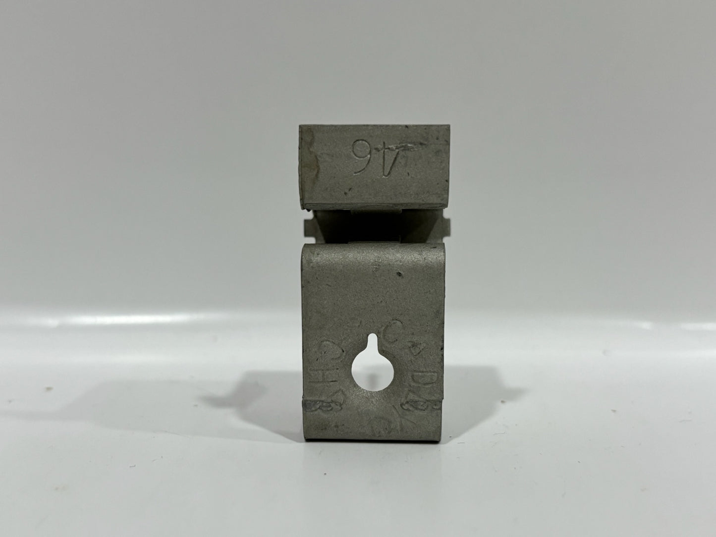 129 PC nVent Caddy CHB Bar hanger Clip Mounts Outlet box To Bar Assembly