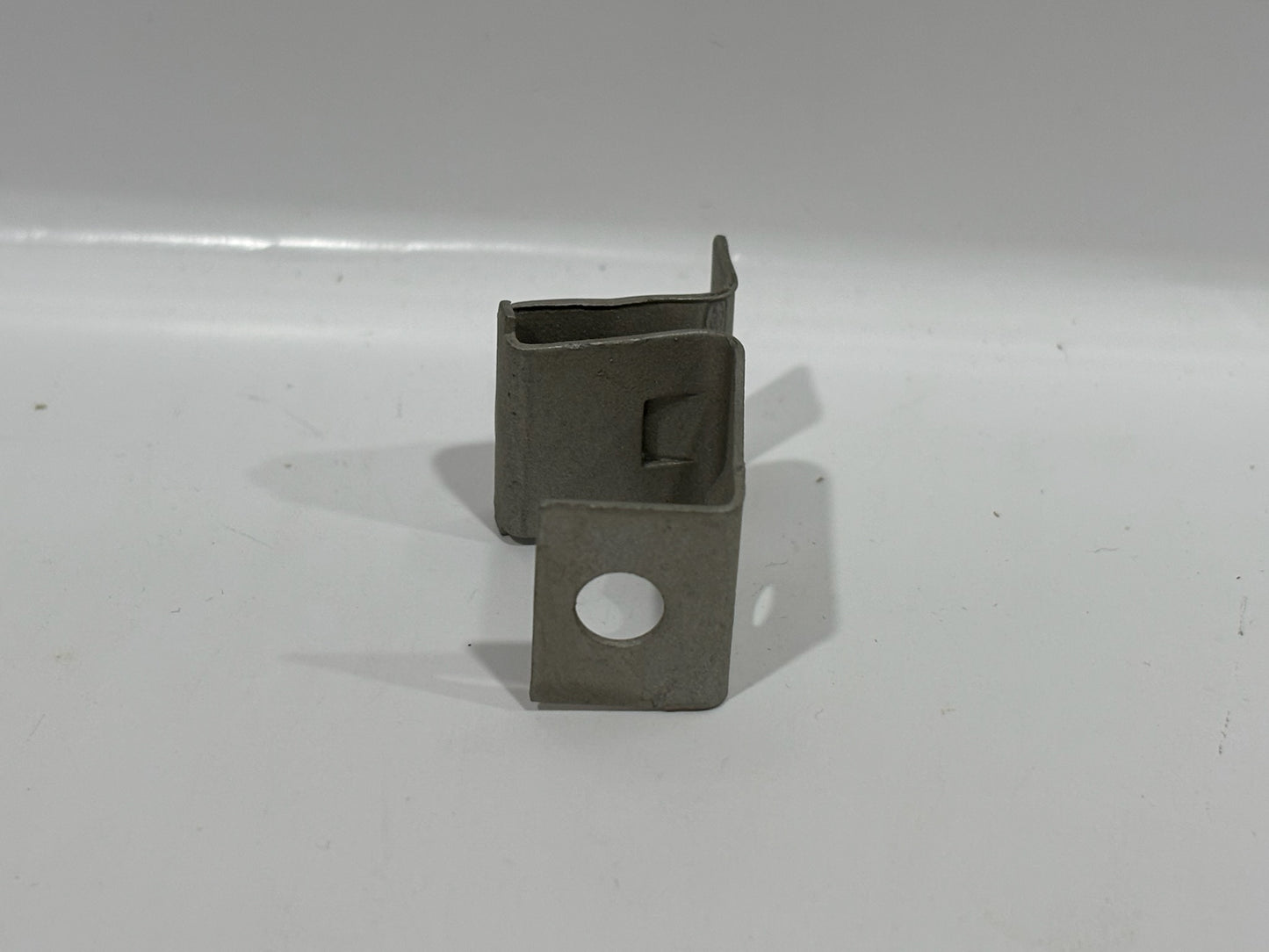 129 PC nVent Caddy CHB Bar hanger Clip Mounts Outlet box To Bar Assembly