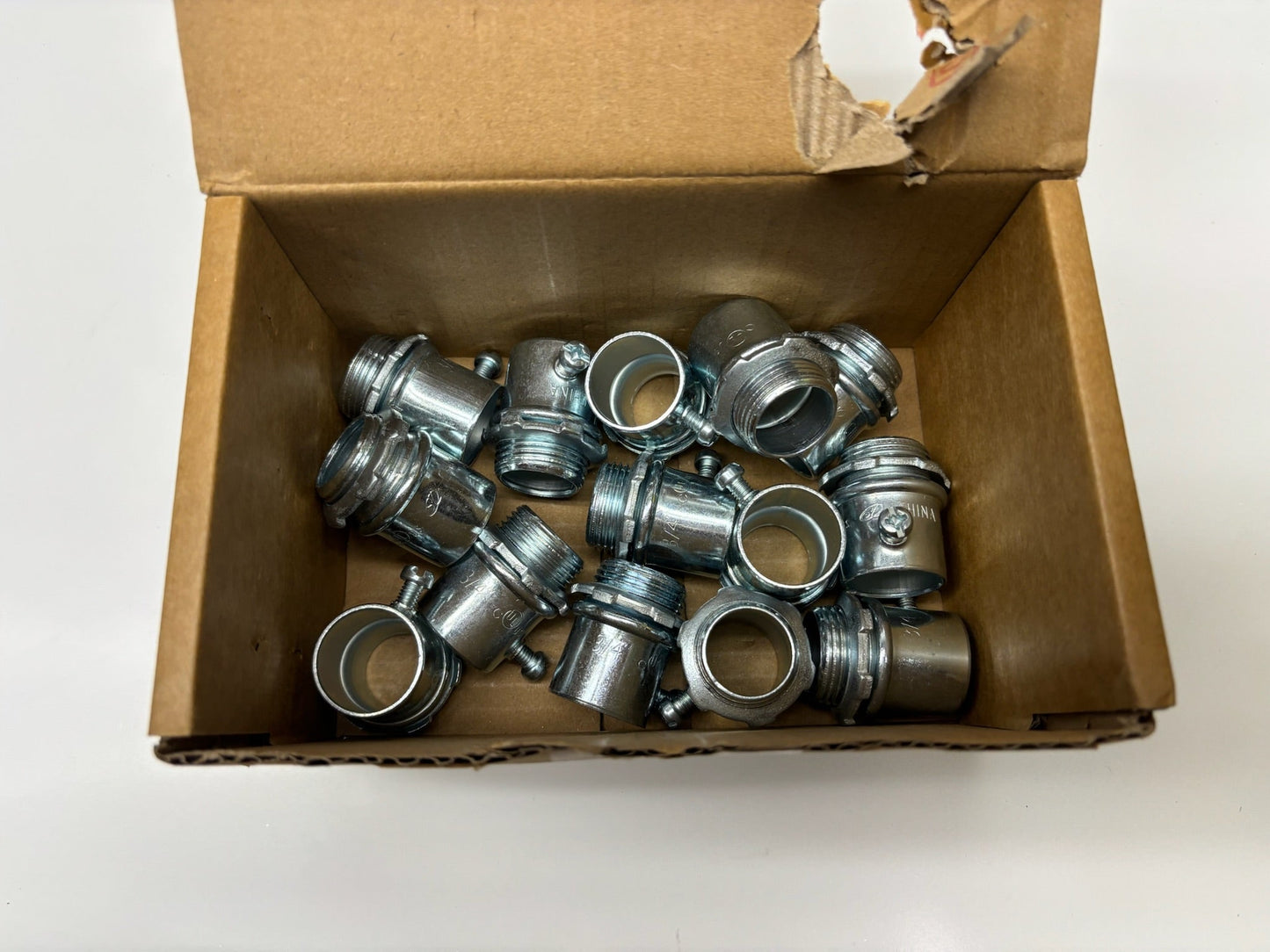 64PC Raco 2003 3/4 in. EMT Set-Screw Connector, Uninsulated
