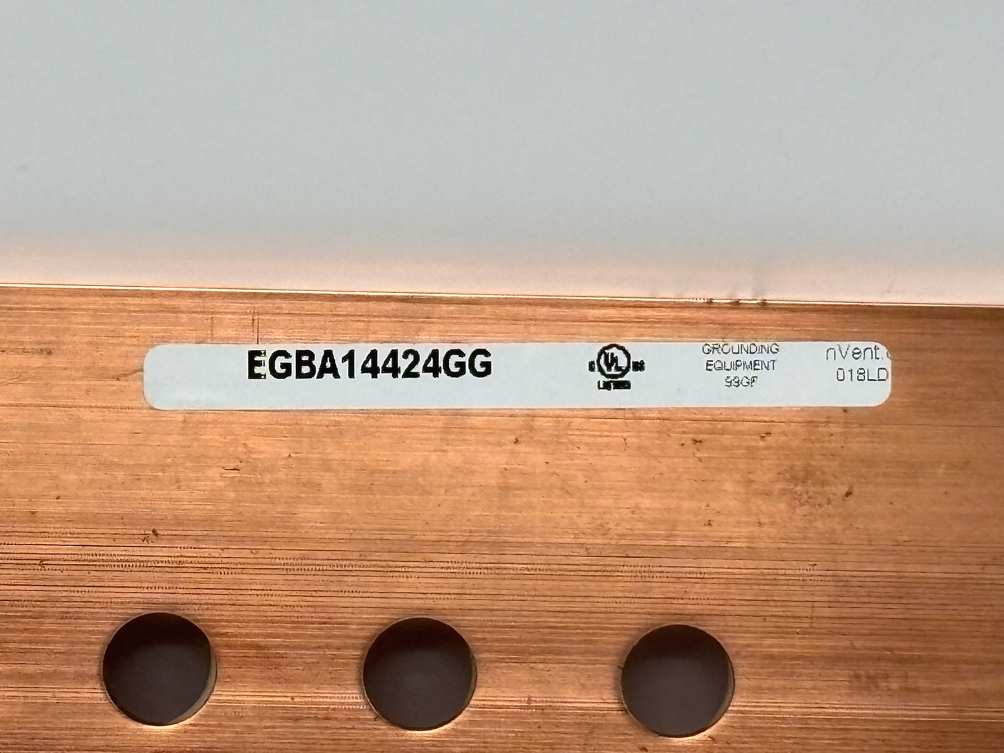 nVent ERICO EGBA14424GG 24″ × 4″ × ¼″ Grounding Busbar Assembly