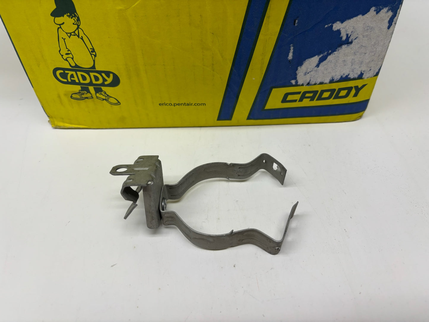 68 PC Erico Caddy Pentair 20M24 Combination Conduit Clamp 1 1/4 EMT 1/8"-1/4" Flange