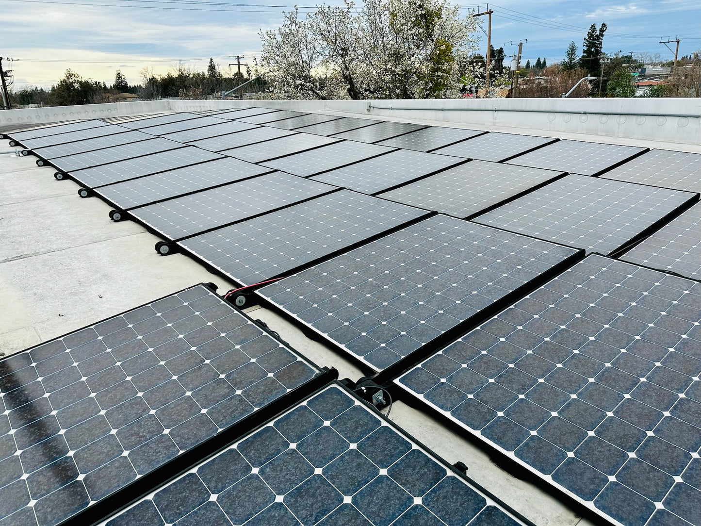 56 Pk Sunpower T5-SPR-320 SPR-320EL-WHT-D 320W Monocrystalline Solar Panel