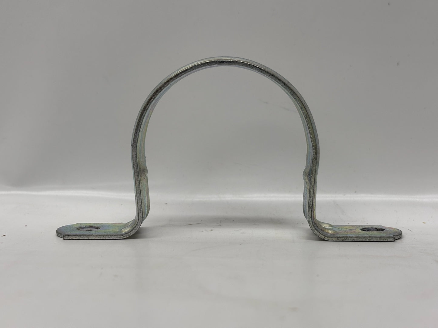 Bridgeport 1925 2″ EMT Pipe Strap – Steel, Zinc Plated, 25-Pack, Two-Hole