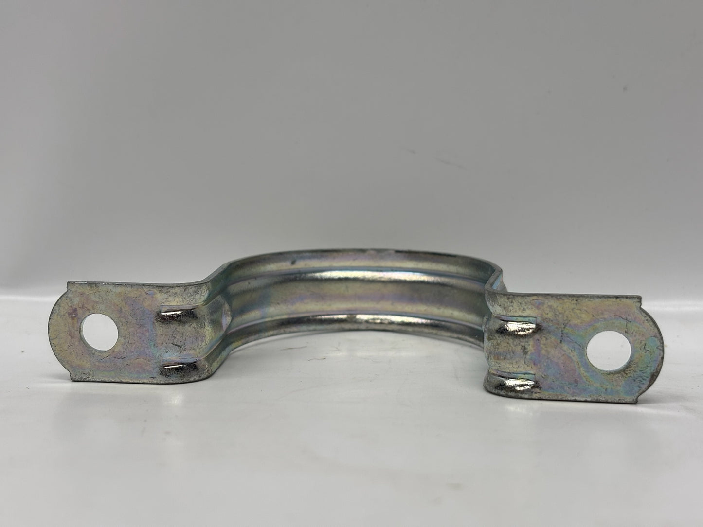 Bridgeport 1925 2″ EMT Pipe Strap – Steel, Zinc Plated, 25-Pack, Two-Hole