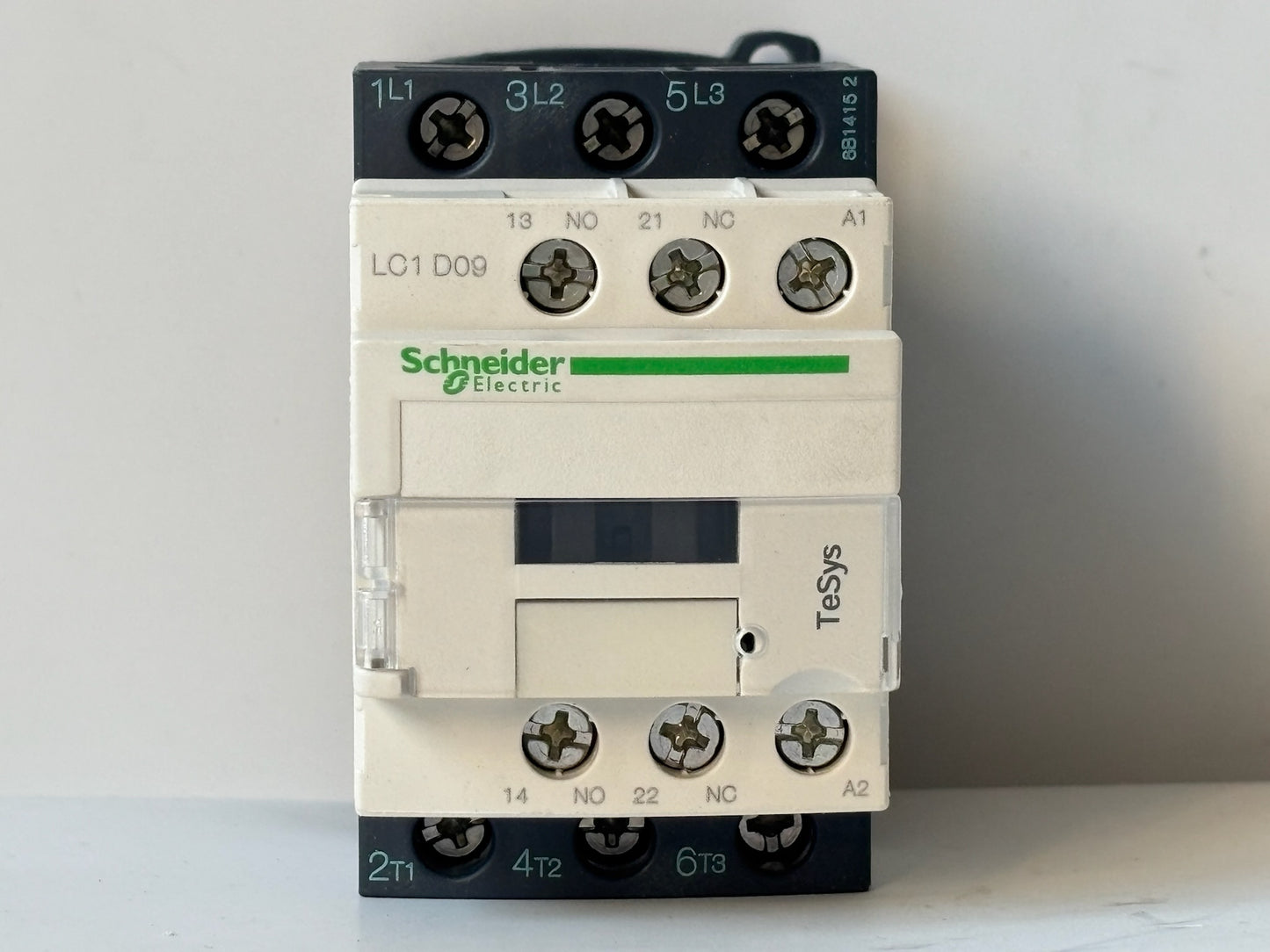 Schneider Electric LC1D09G7 Contactor 3 Pole 9A 120V AC Coil