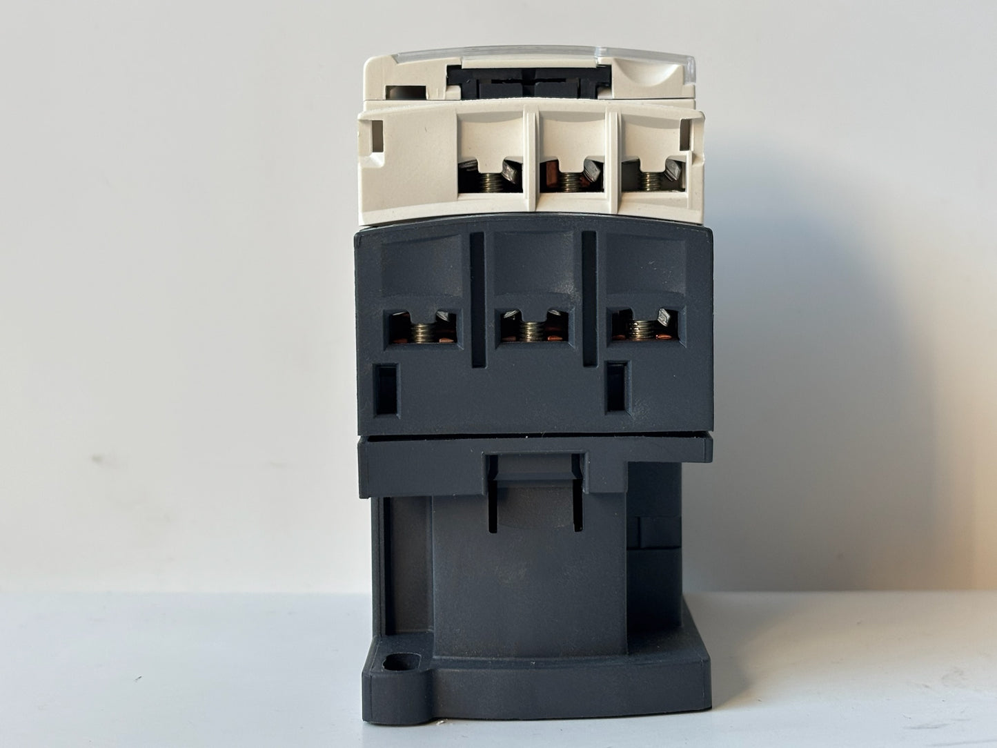 Schneider Electric LC1D09G7 Contactor 3 Pole 9A 120V AC Coil