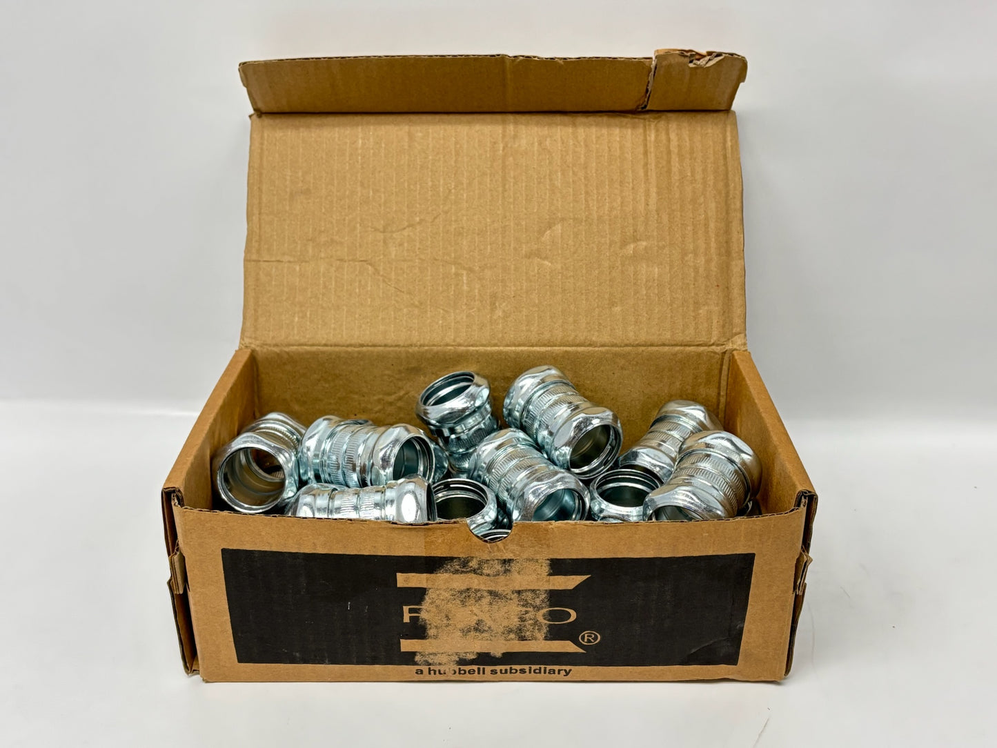 25 PK RACO 2924RT 1″ EMT Raintight Compression Coupling, Steel