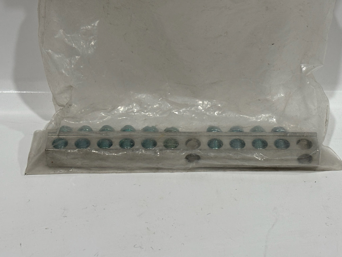 18 PC Eaton GBK10 Aluminum/Copper 10 Circuit ground Bar Kit