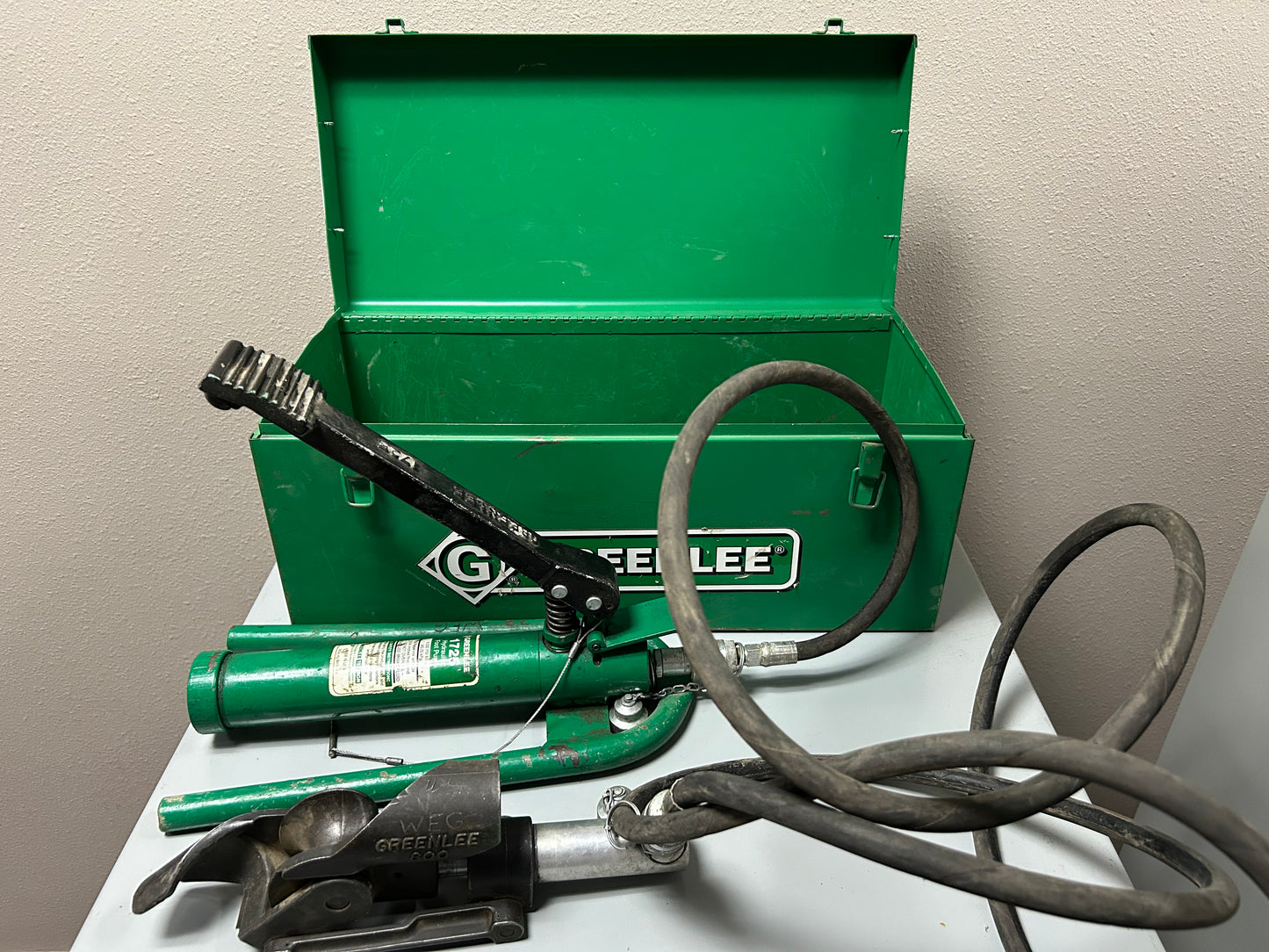 GREENLEE 800F1725 HYDRAULIC CABLE BENDER WITH FOOT PUMP HOSE UNIT & STORAGE BOX