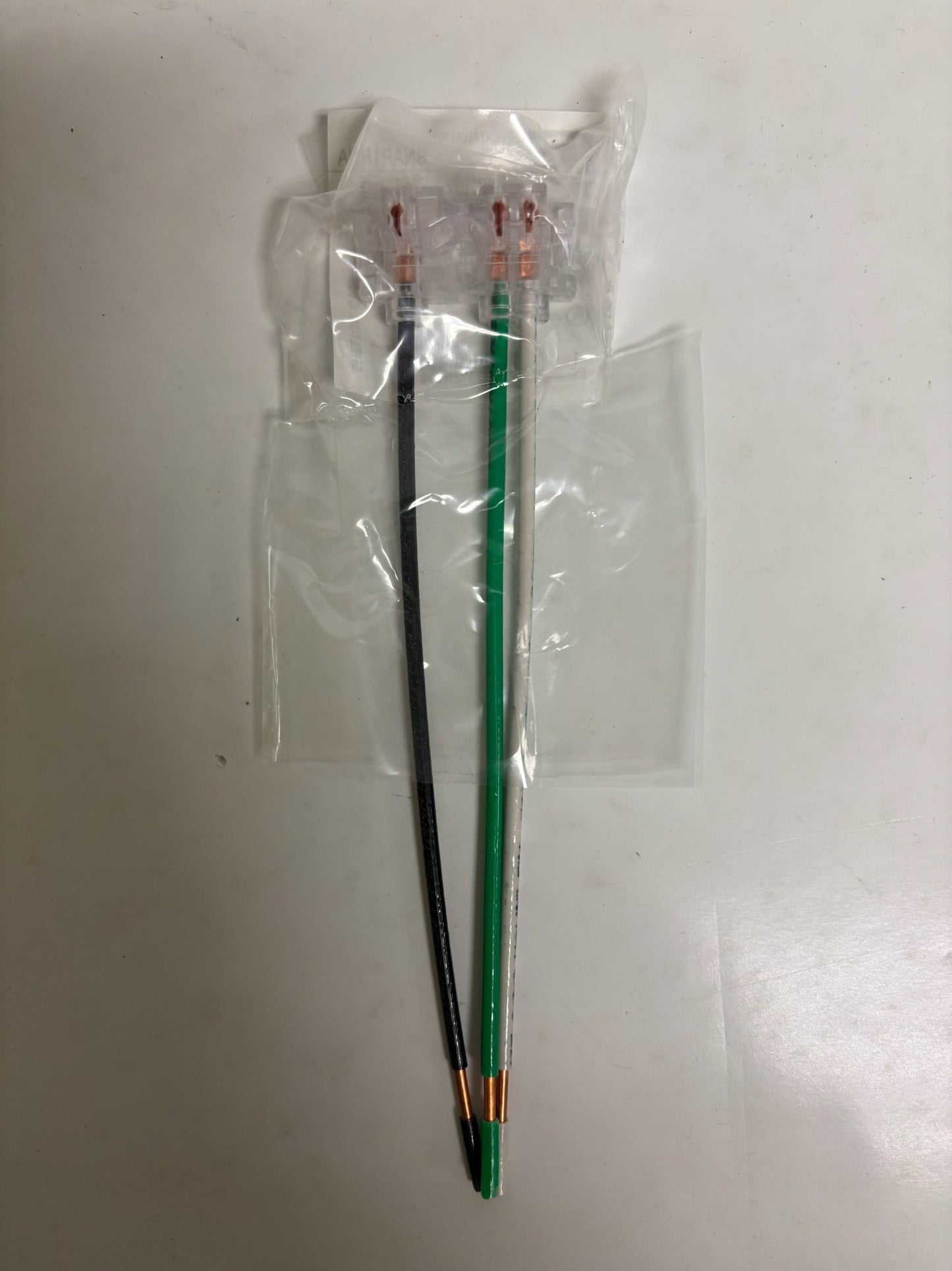 New 40 PK Hubbell SNAP1RNA 20A 125V - Right Angle Connector 2-Pole 3-Wire Grounding