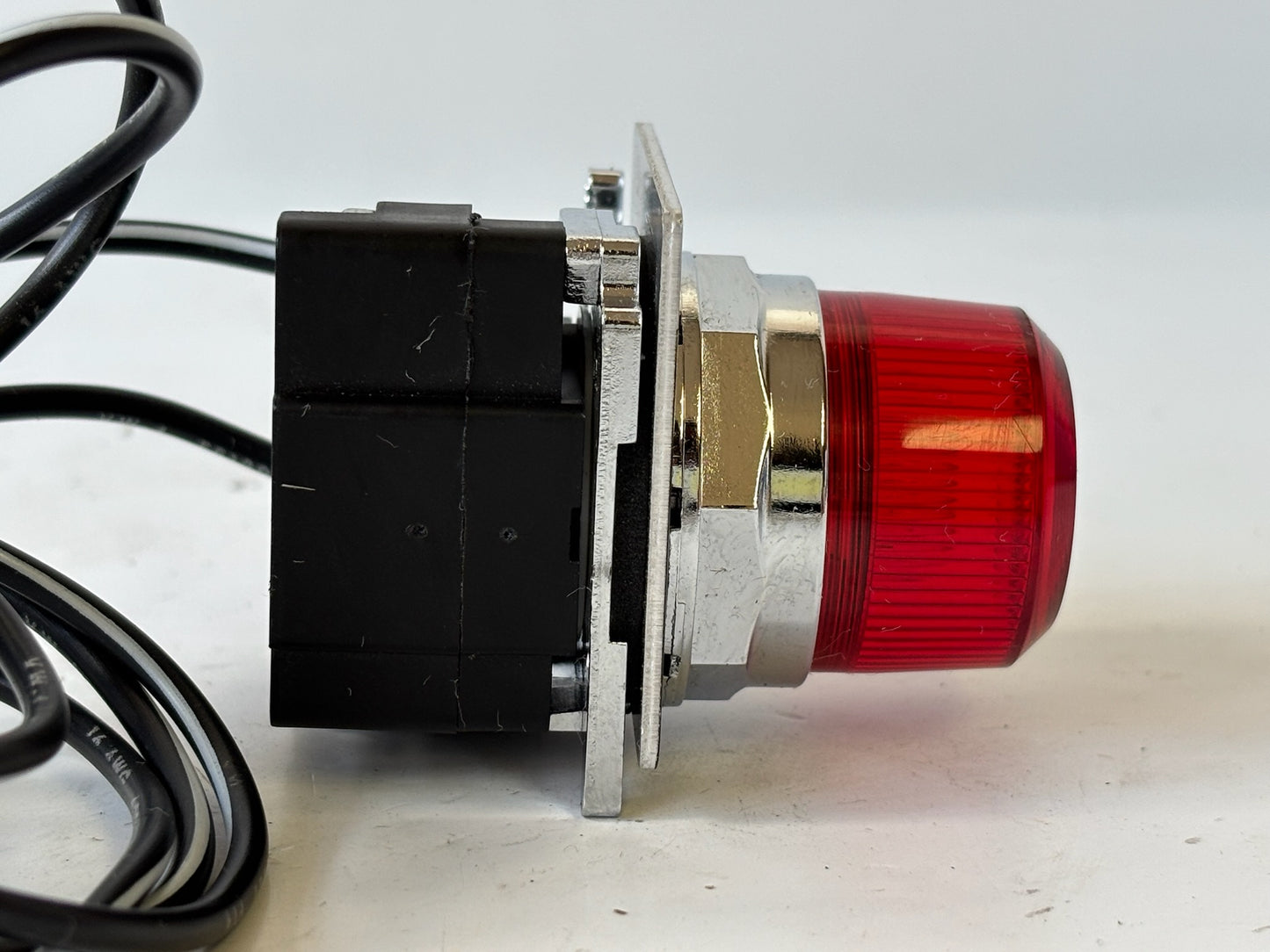 Eaton Cutler‑Hammer C400T9A Freedom Series Red 120 V Pilot Light Cover Kit
