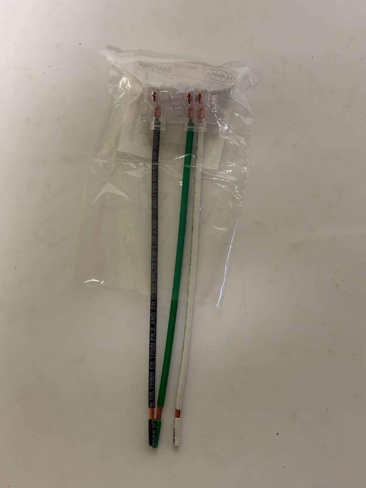 New 40 PK Hubbell SNAP2RNA 2-Pole 3-Wire Grounding, 20A 125V, Stranded, Right Angled