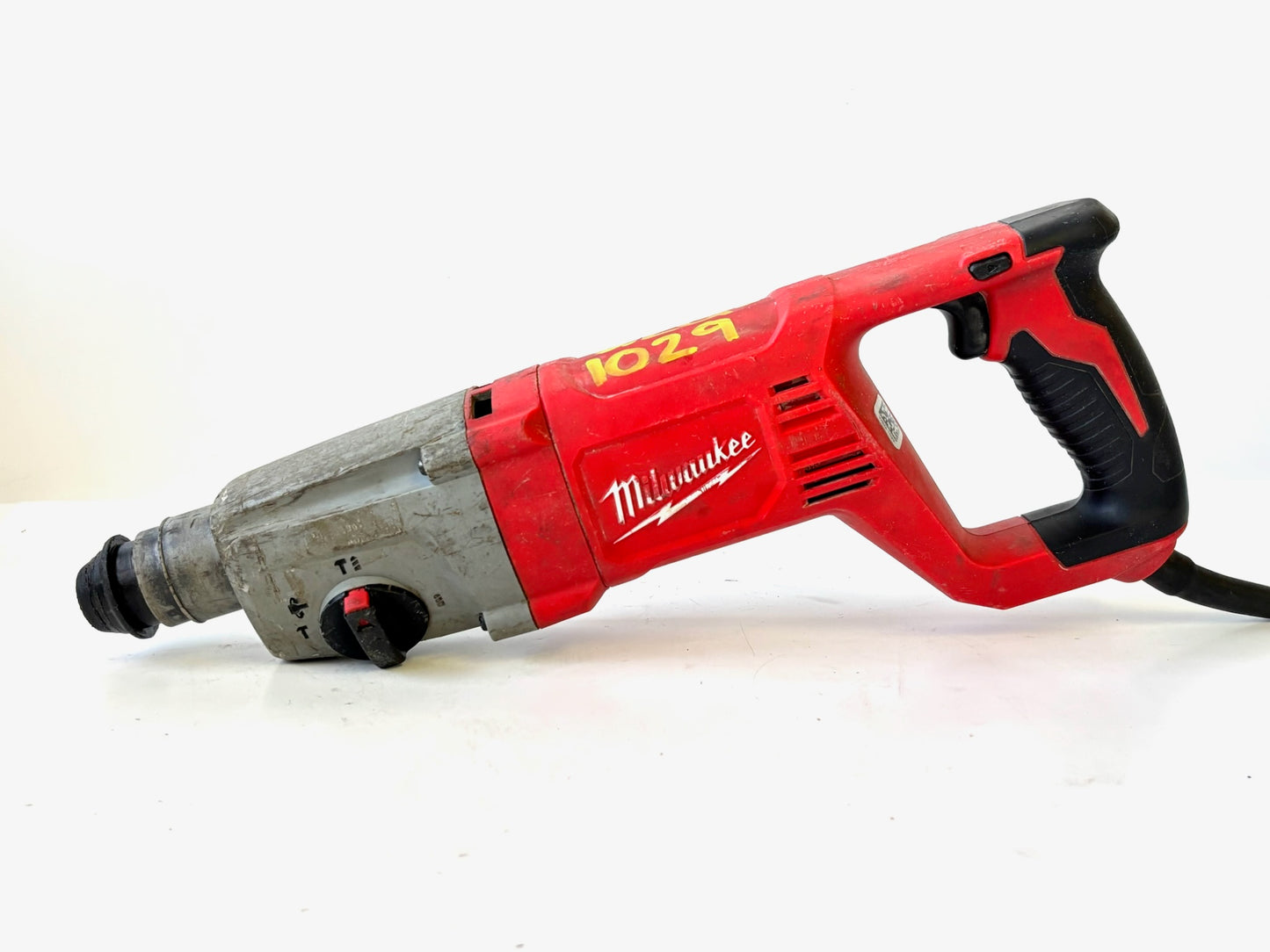 Milwaukee 5262‑21 1″ SDS‑Plus D‑Handle Rotary Hammer Kit with 3‑Mode Operation