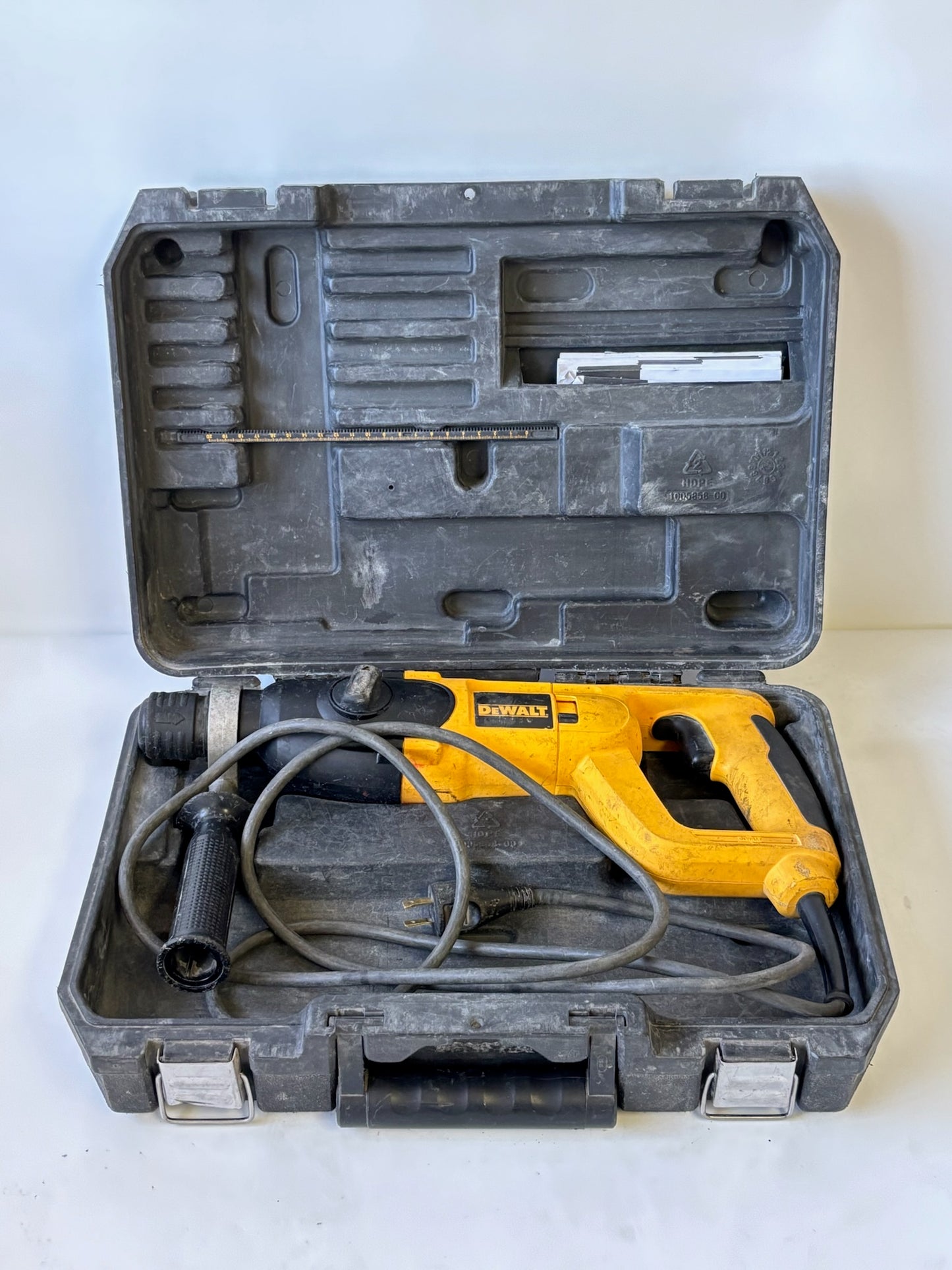 DEWALT D25263K 1‑1/8″ SDS‑PLUS D‑Handle Rotary Hammer Kit with 8.5‑Amp Motor
