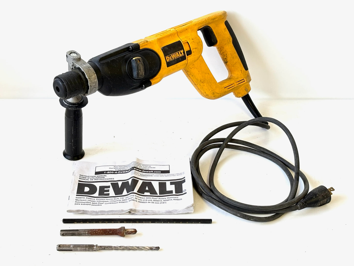 DEWALT D25263K 1‑1/8″ SDS‑PLUS D‑Handle Rotary Hammer Kit with 8.5‑Amp Motor